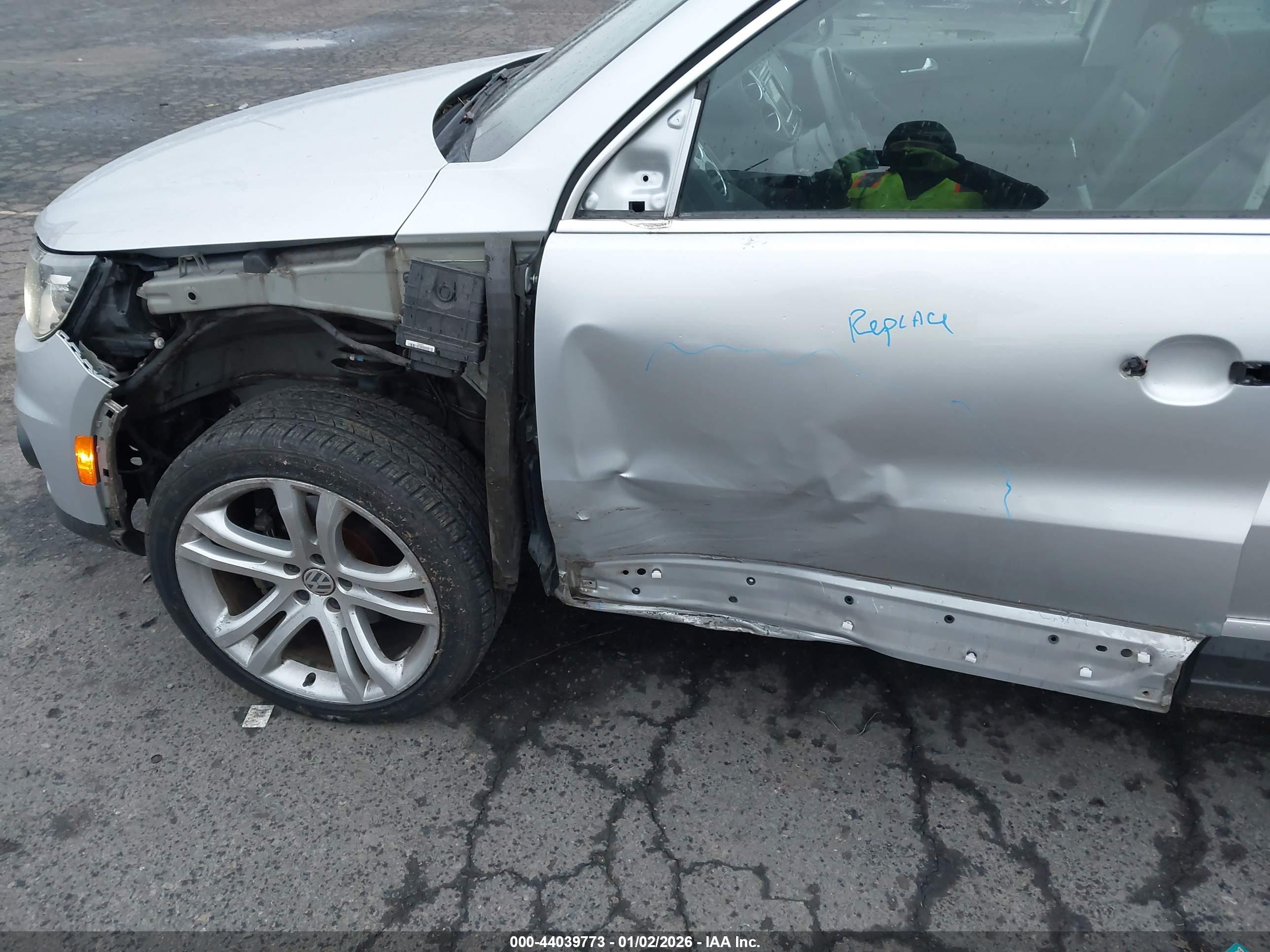 VOLKSWAGEN TIGUAN image 6
