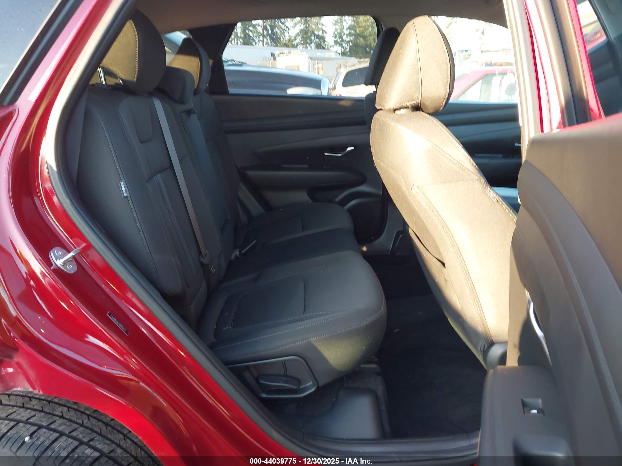 HYUNDAI TUCSON image 8