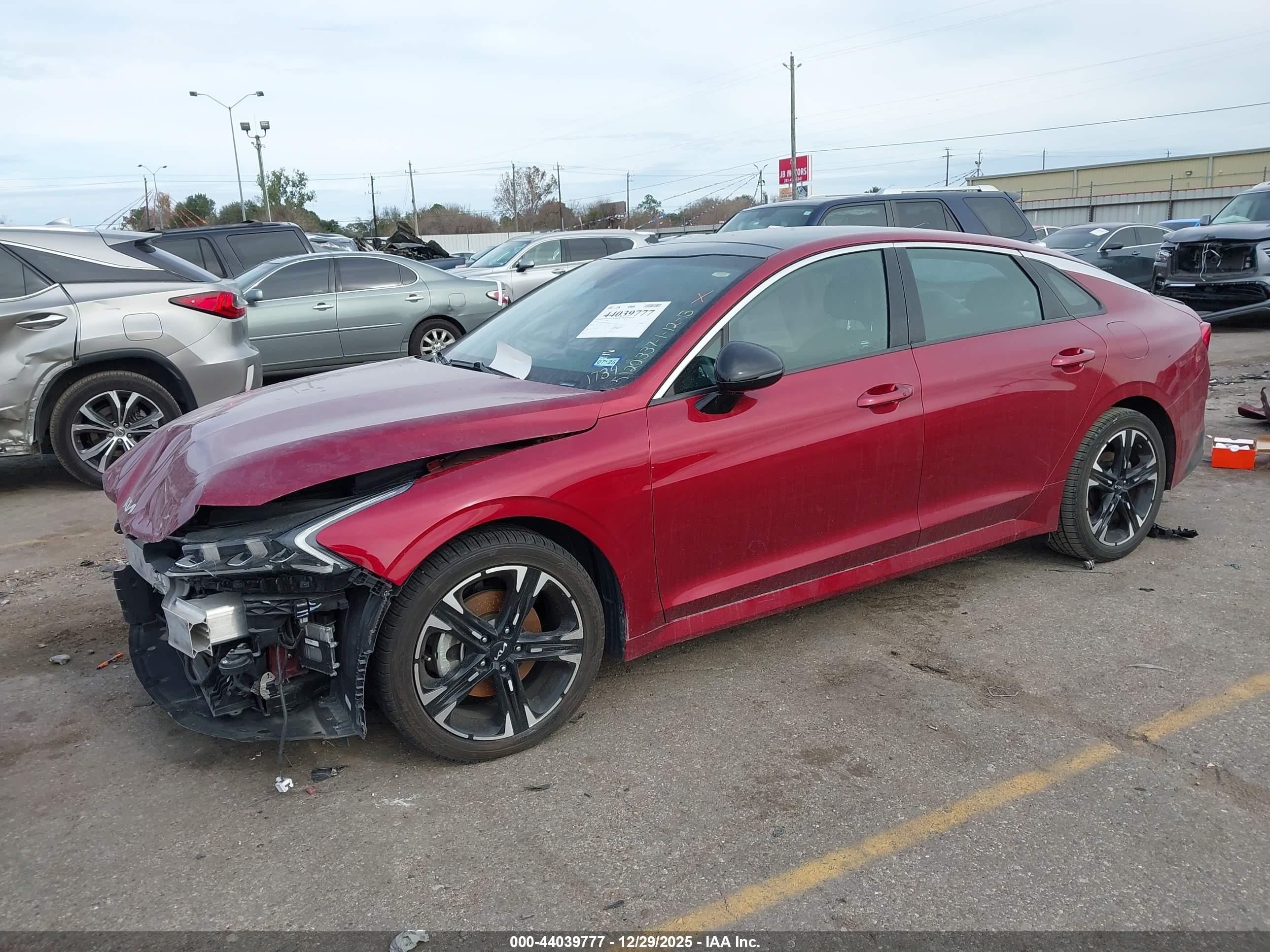 KIA K5 image 2