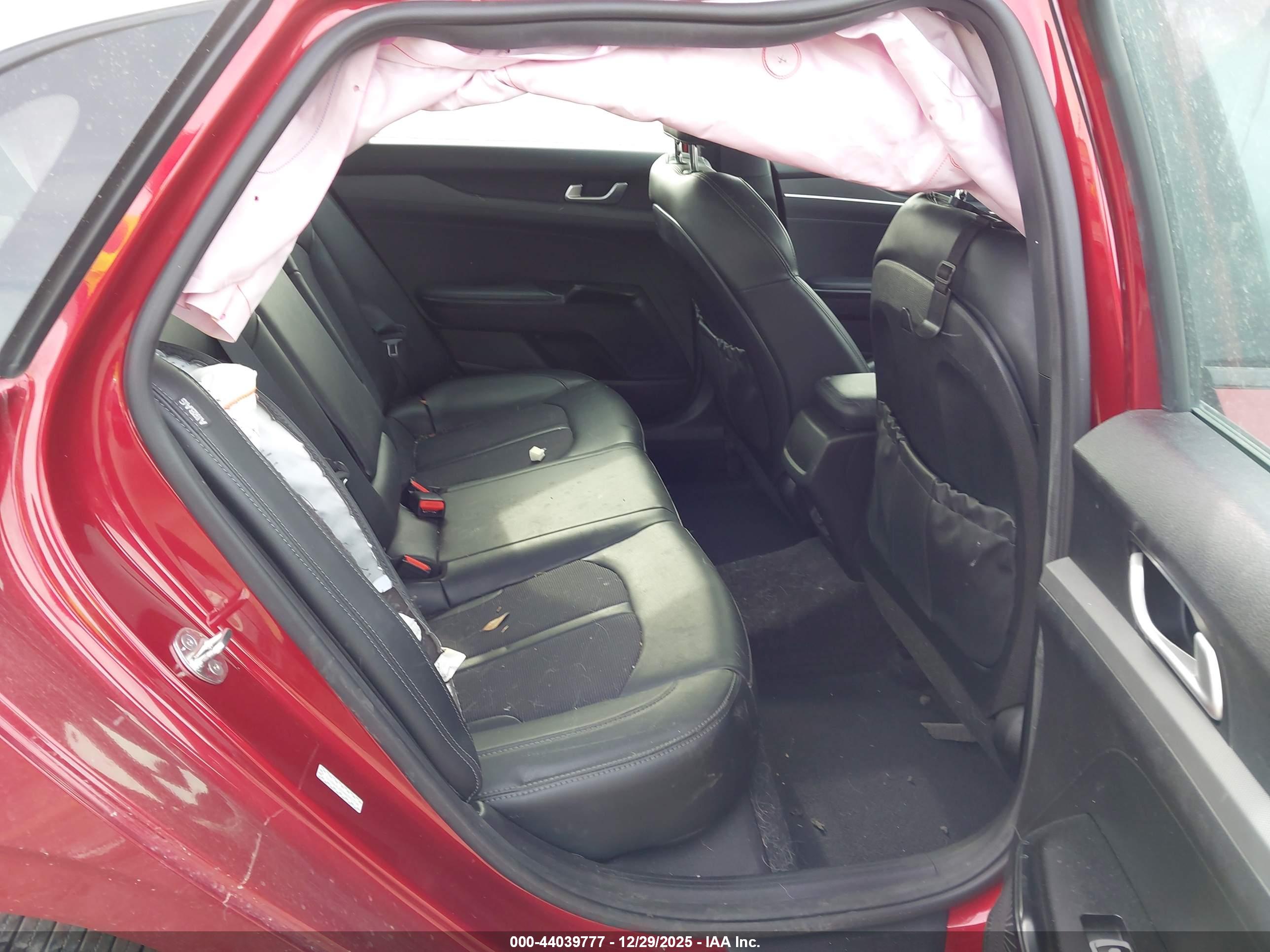 KIA K5 image 8