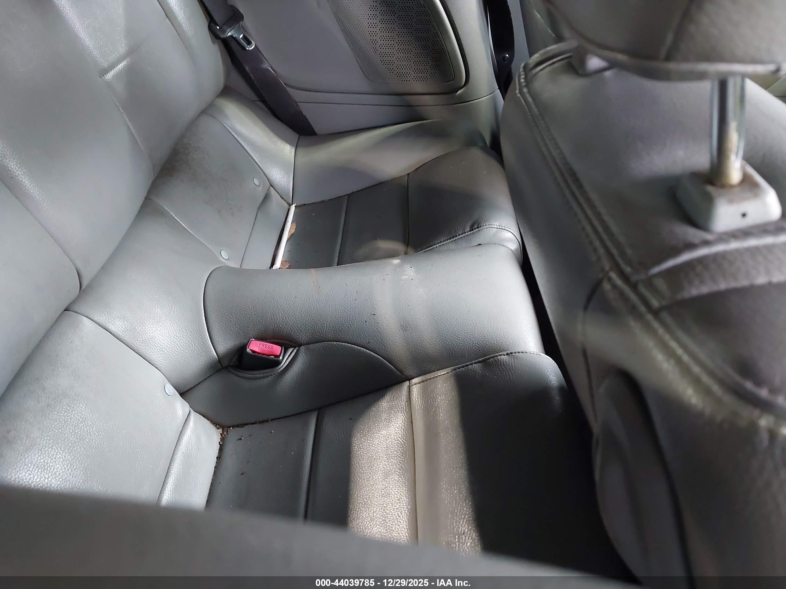 FORD MUSTANG image 8