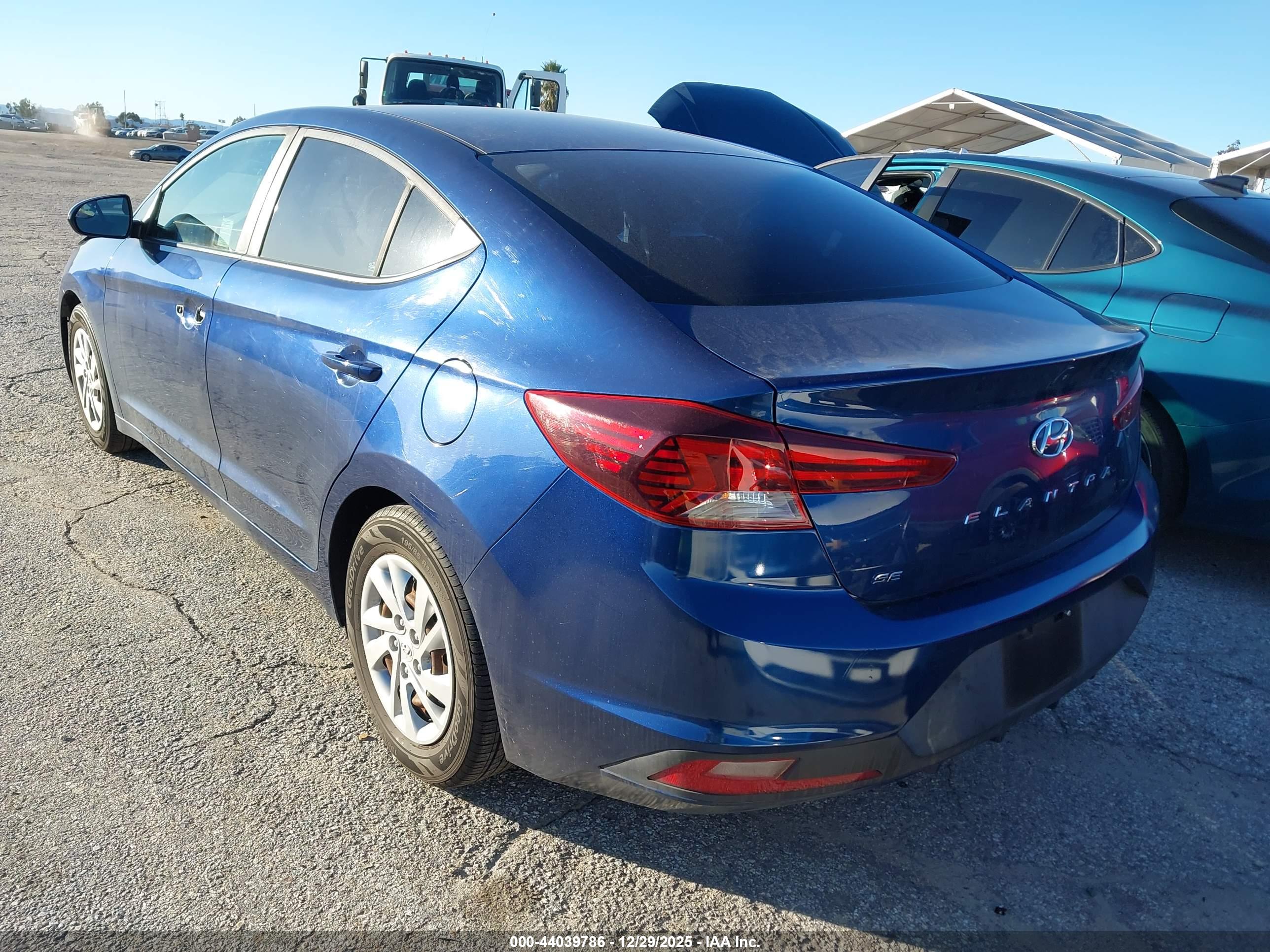 HYUNDAI ELANTRA image 3