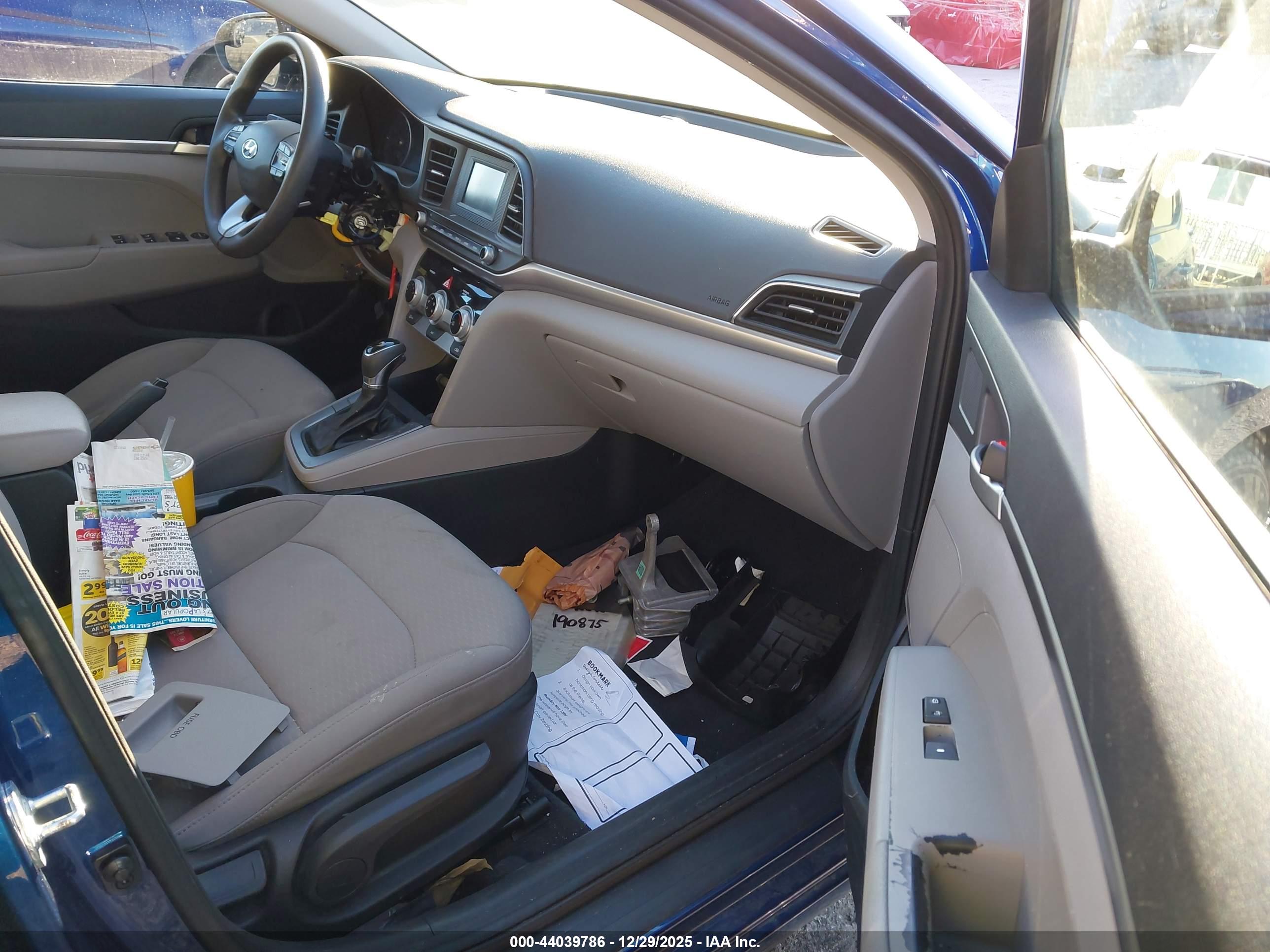 HYUNDAI ELANTRA image 5