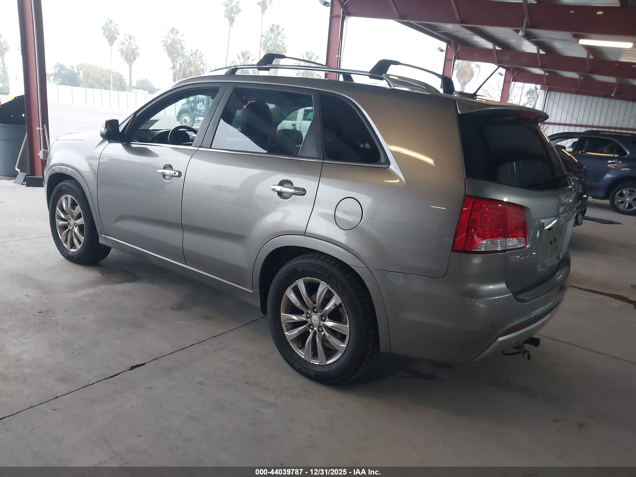 KIA SORENTO image 3