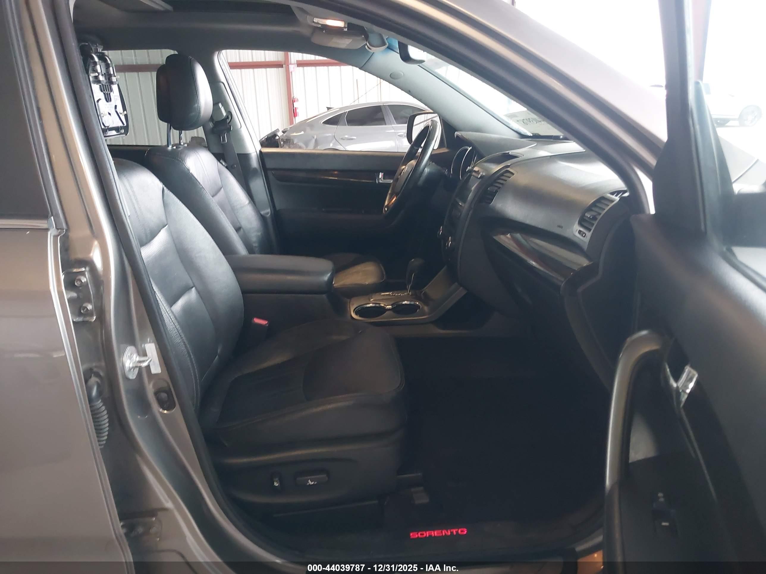 KIA SORENTO image 5
