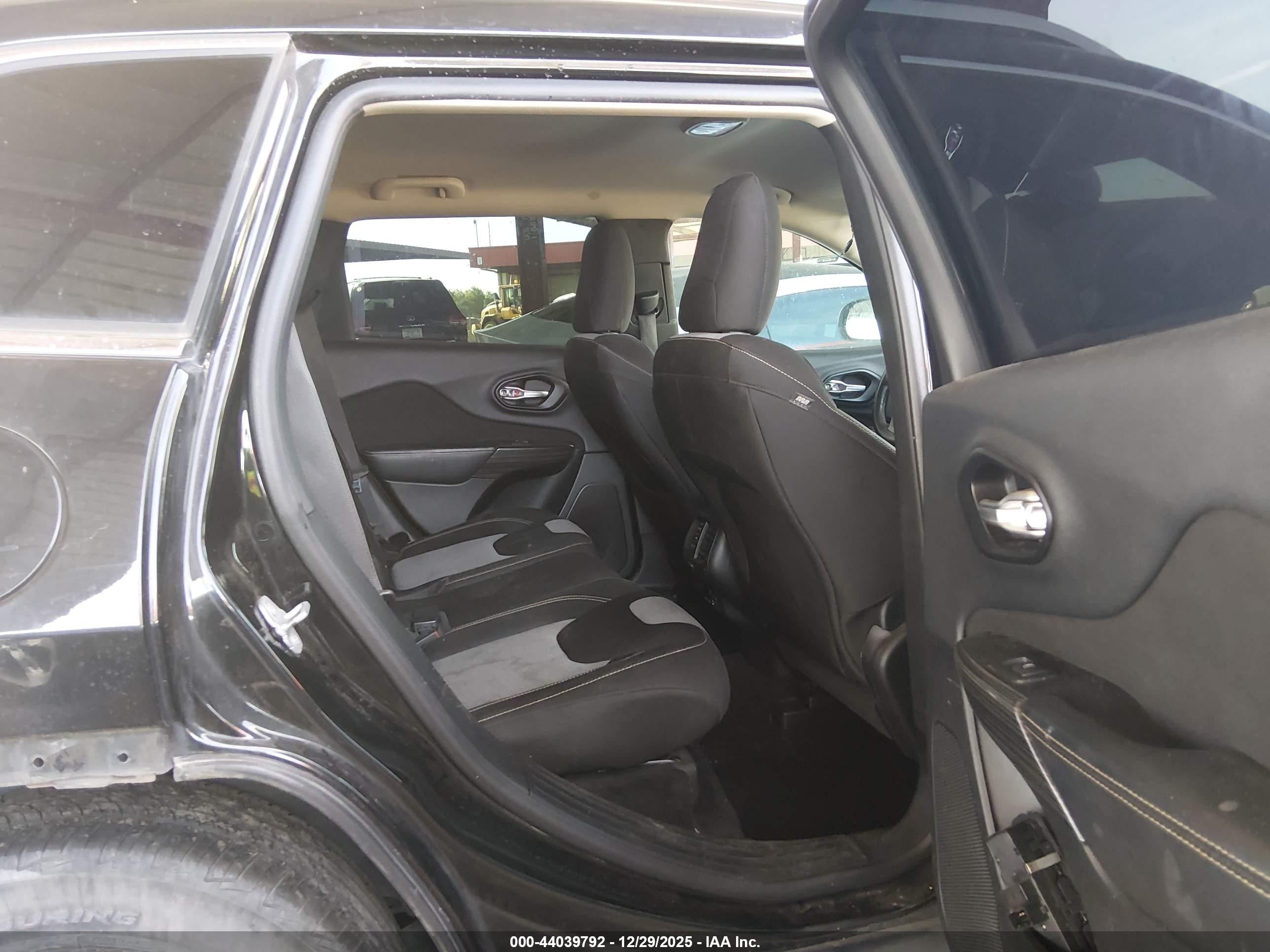 JEEP CHEROKEE image 8