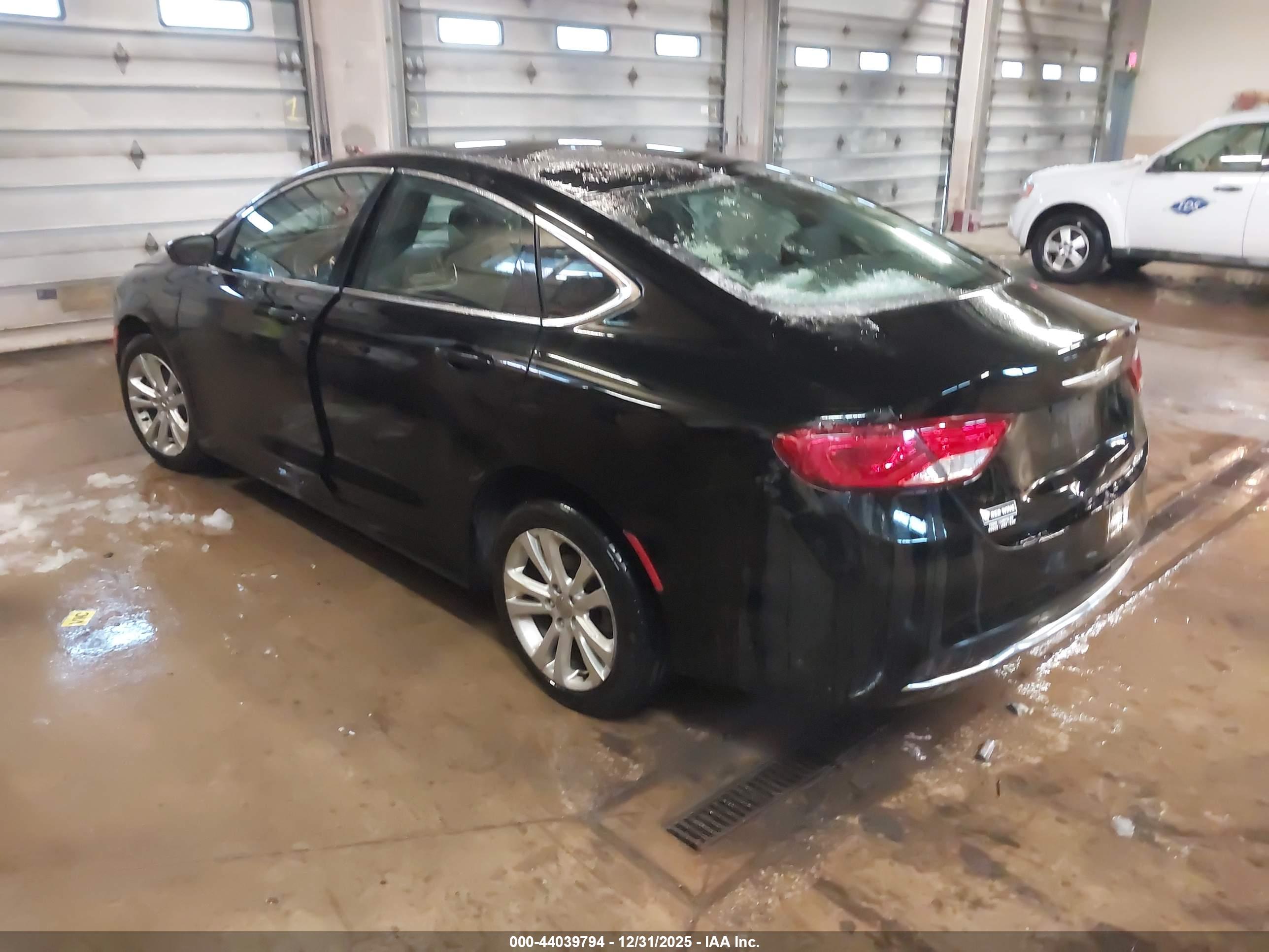 CHRYSLER 200 image 3
