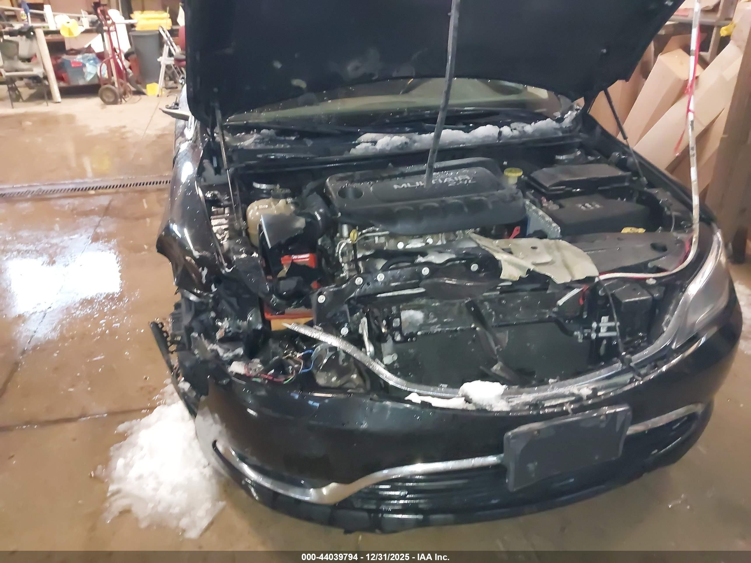 CHRYSLER 200 image 6