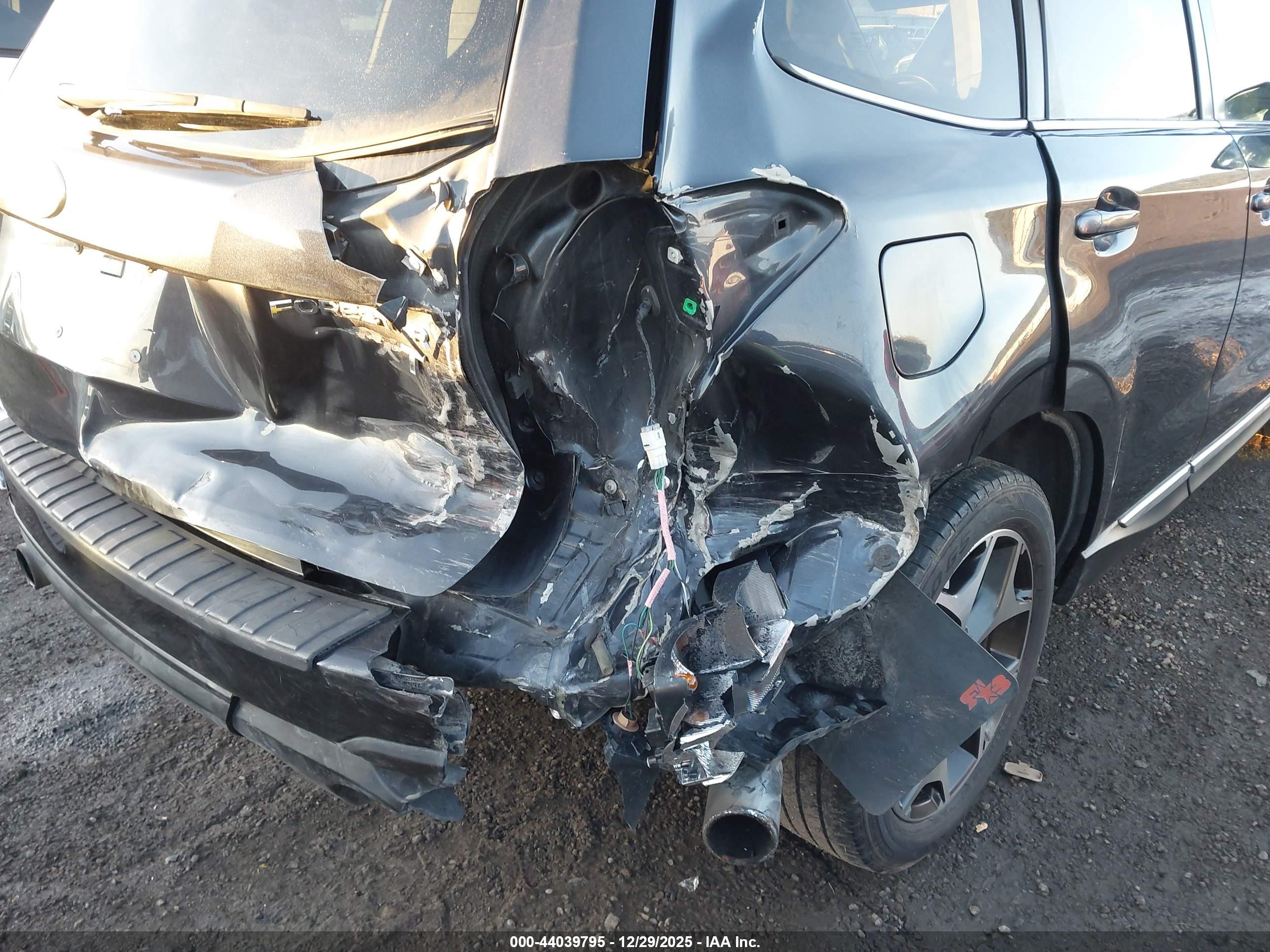 SUBARU FORESTER image 6