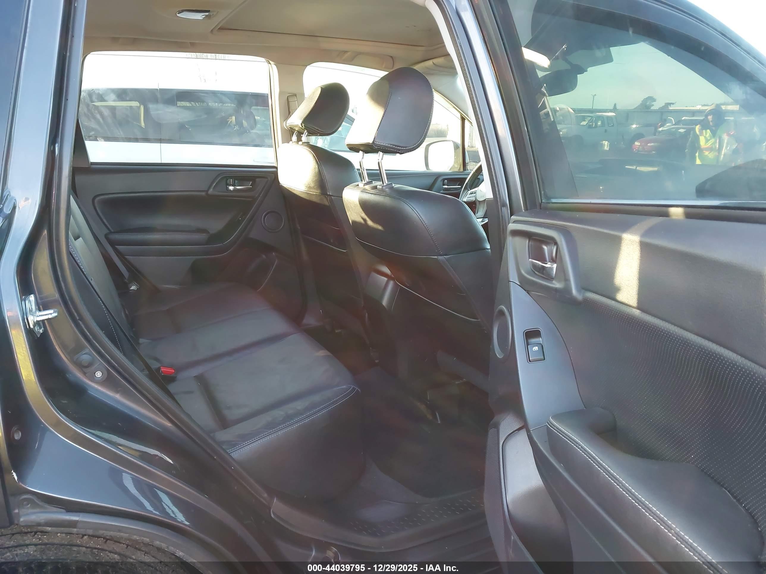 SUBARU FORESTER image 8