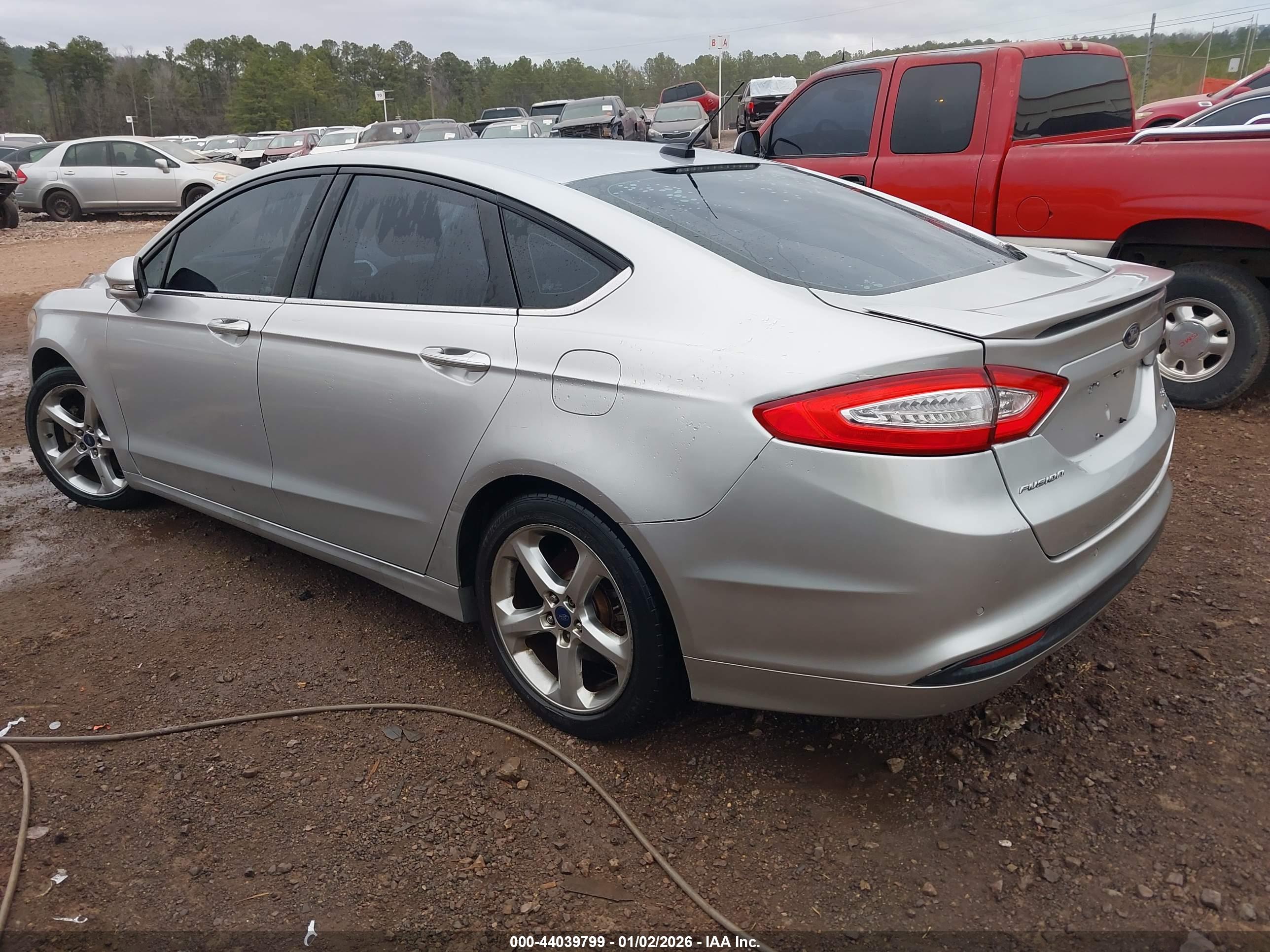 FORD FUSION image 3