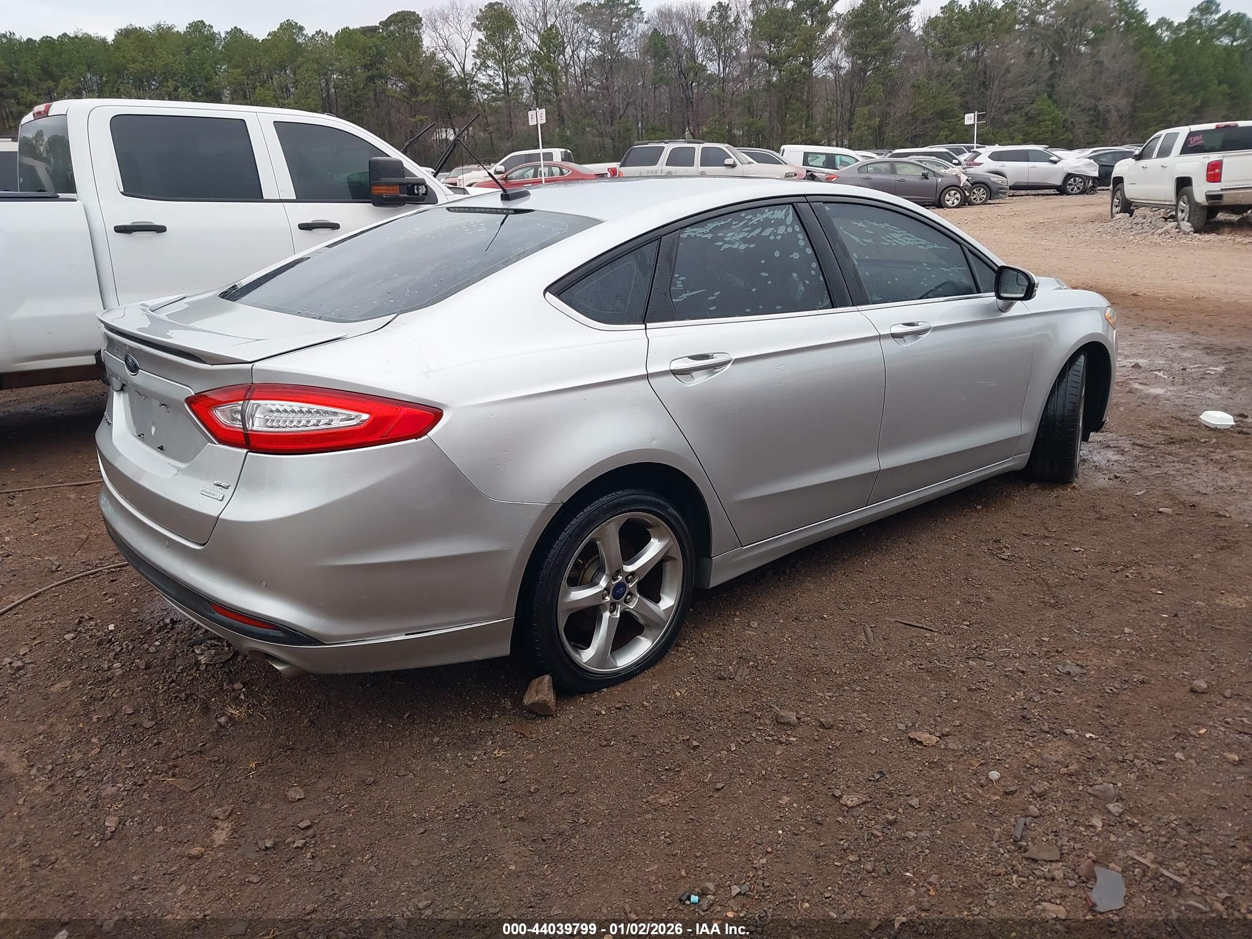 FORD FUSION image 4