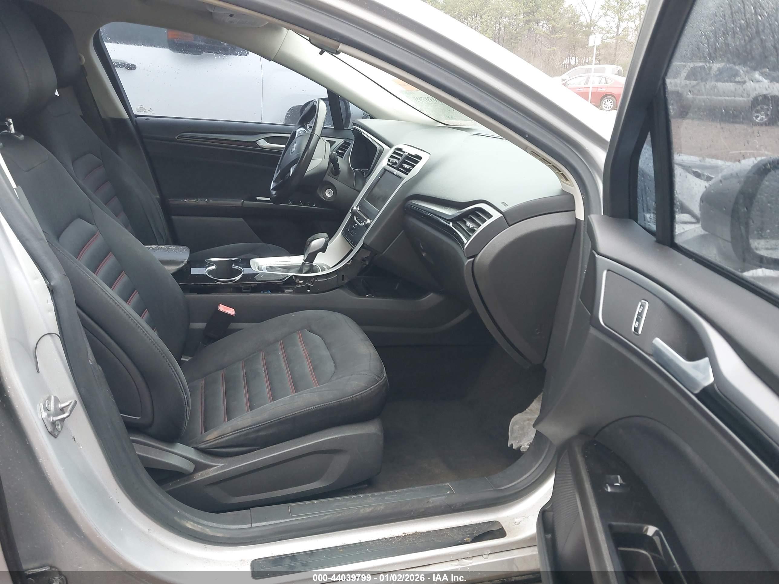 FORD FUSION image 5