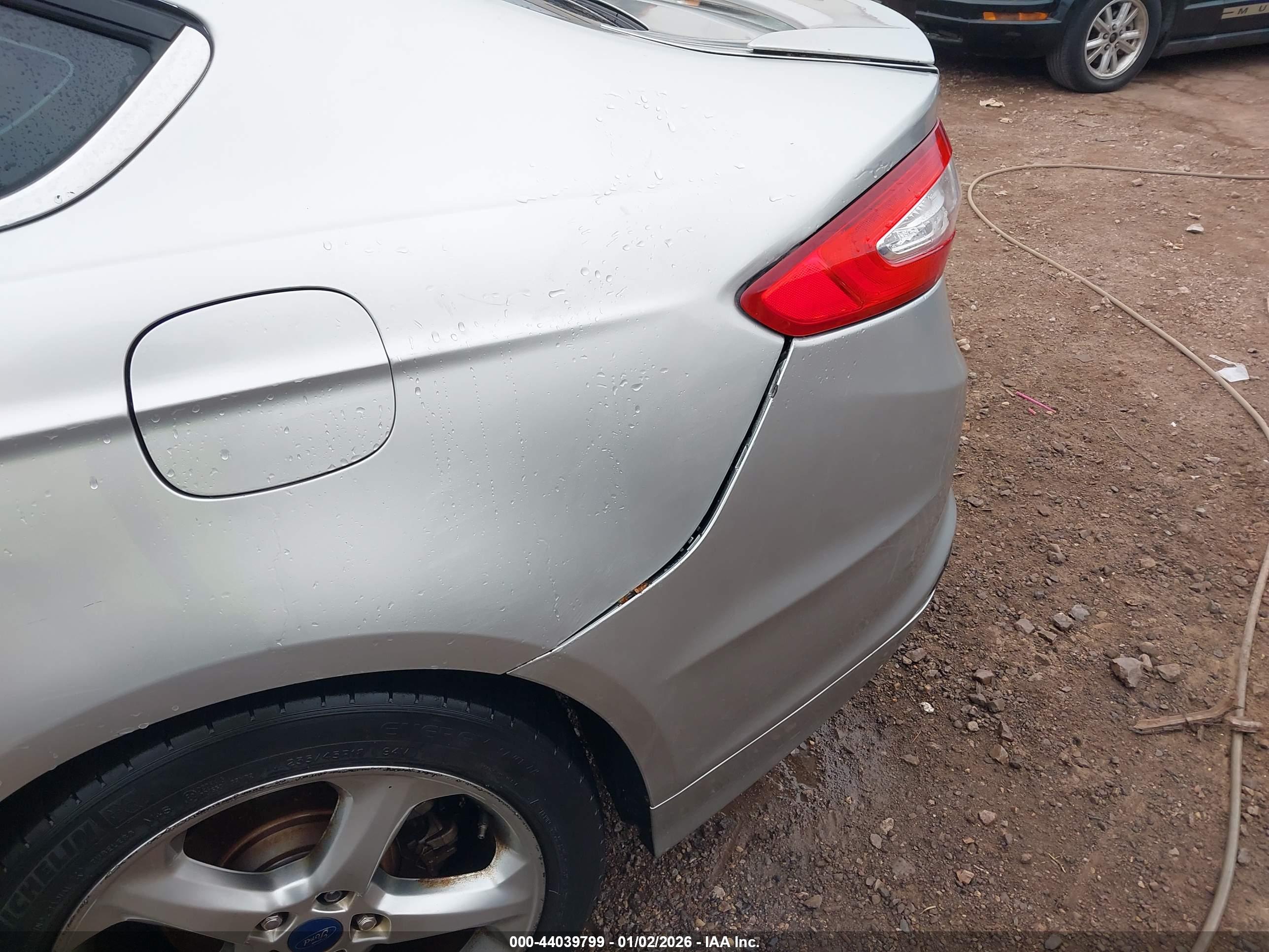 FORD FUSION image 6