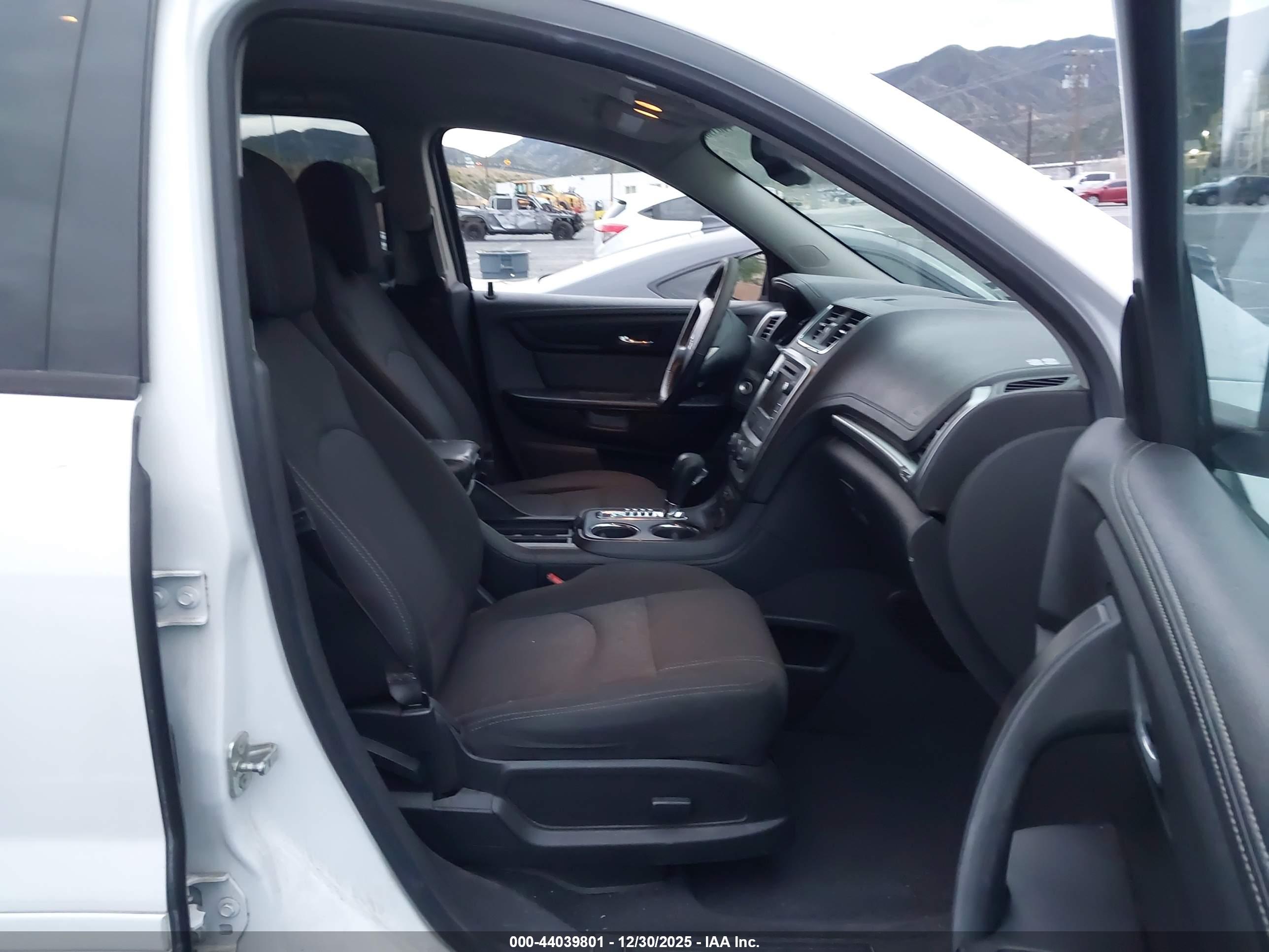 GMC ACADIA image 5