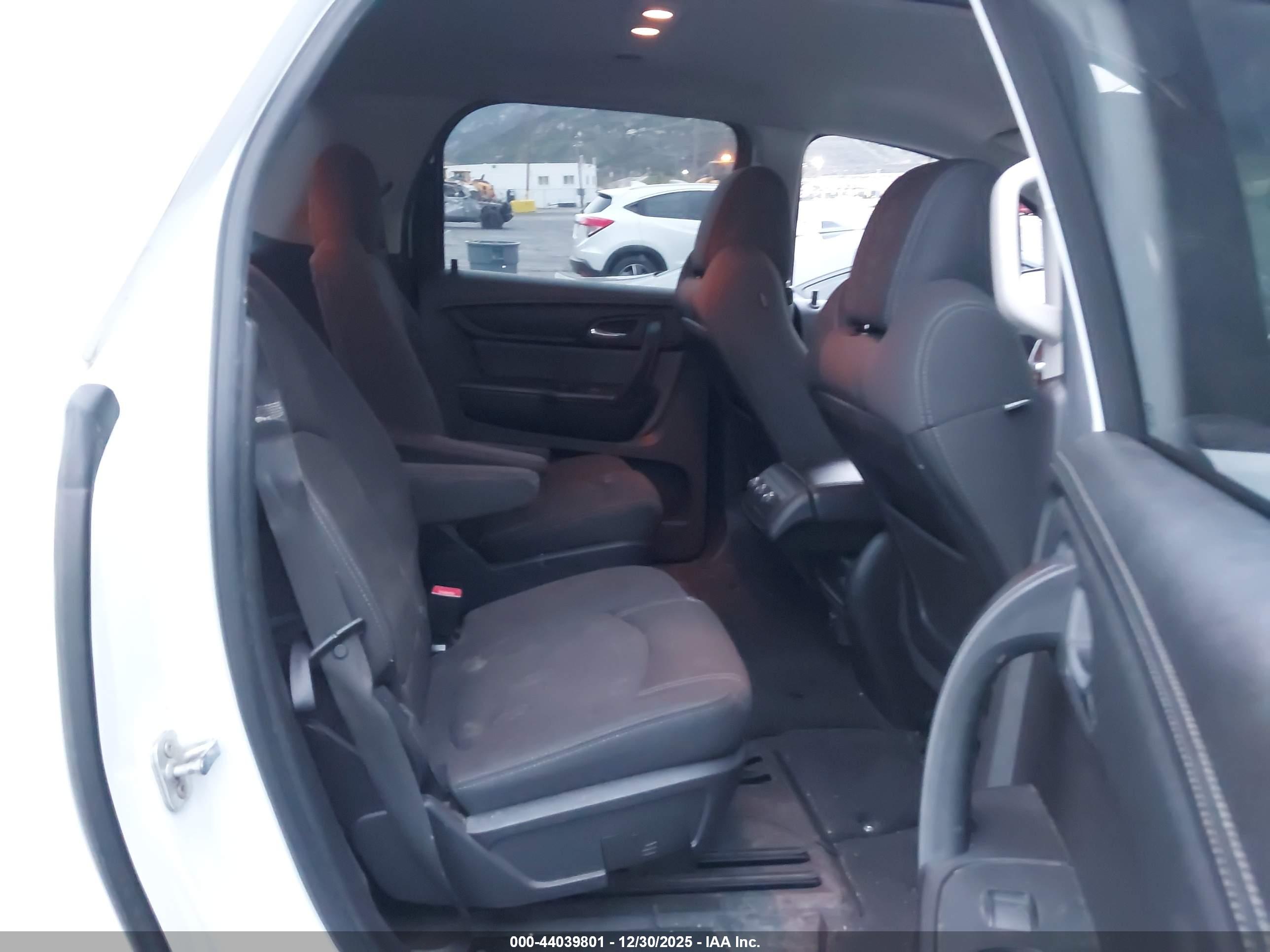GMC ACADIA image 8