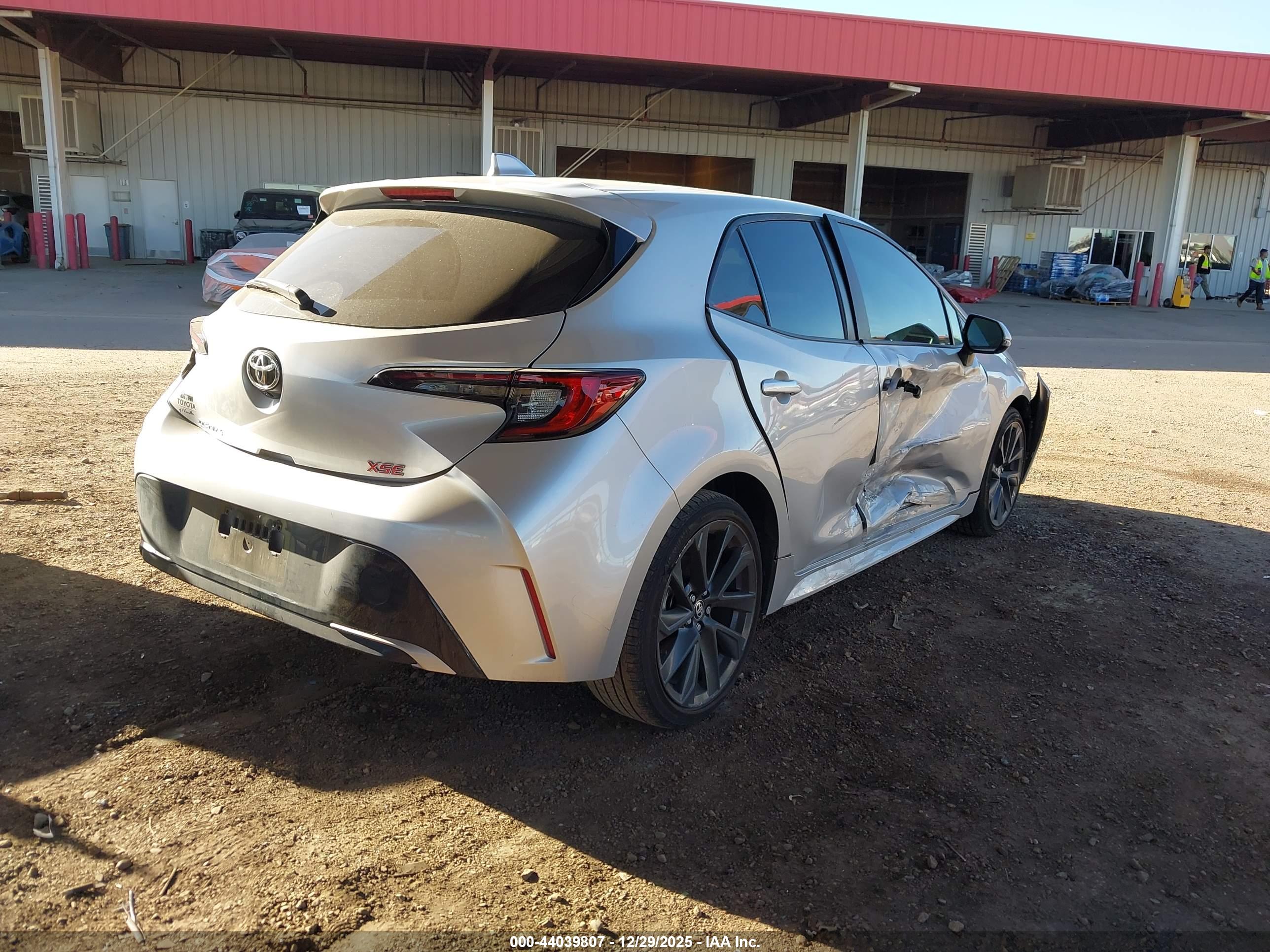 TOYOTA COROLLA image 4