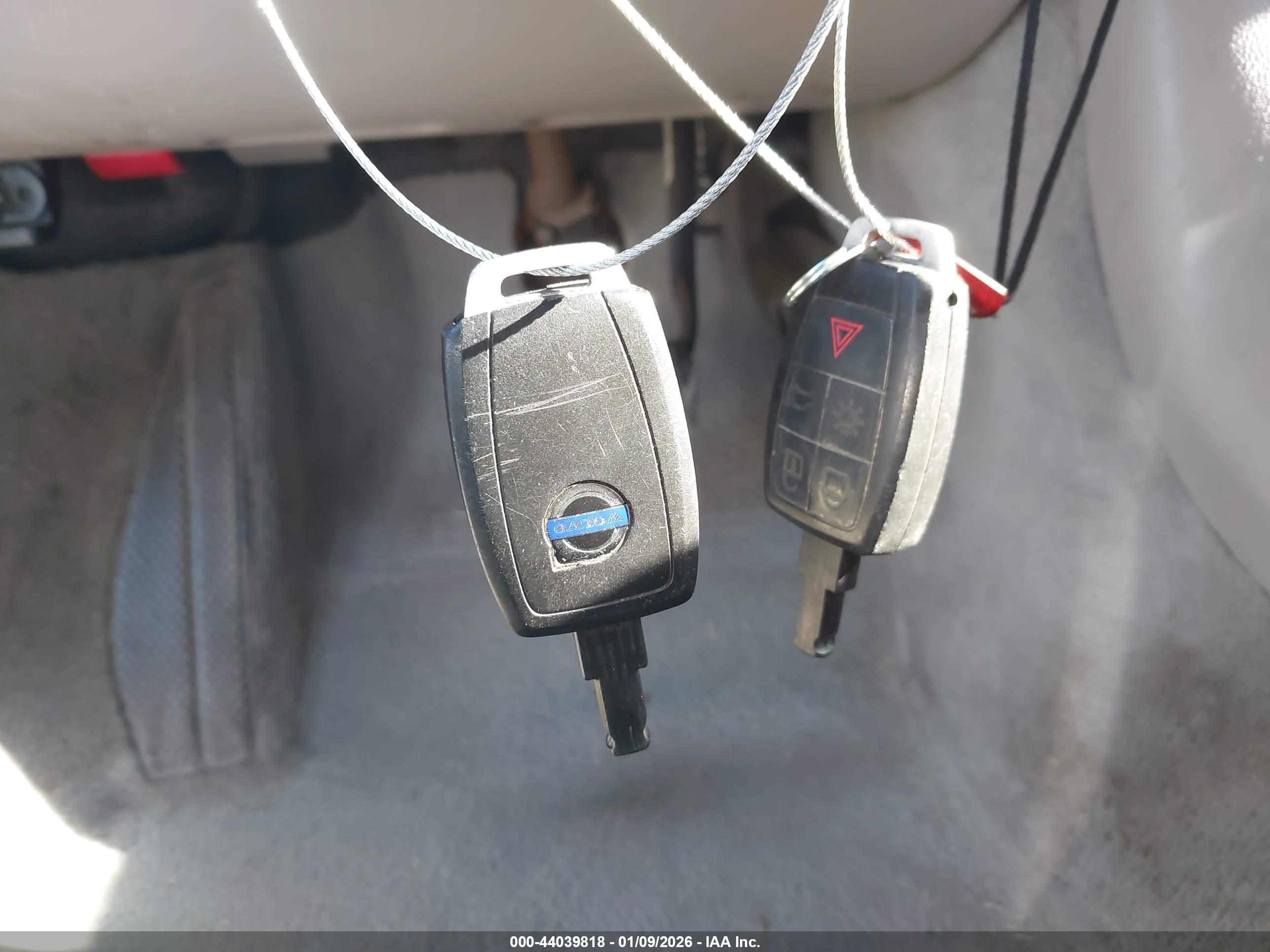 VOLVO C70 image 11