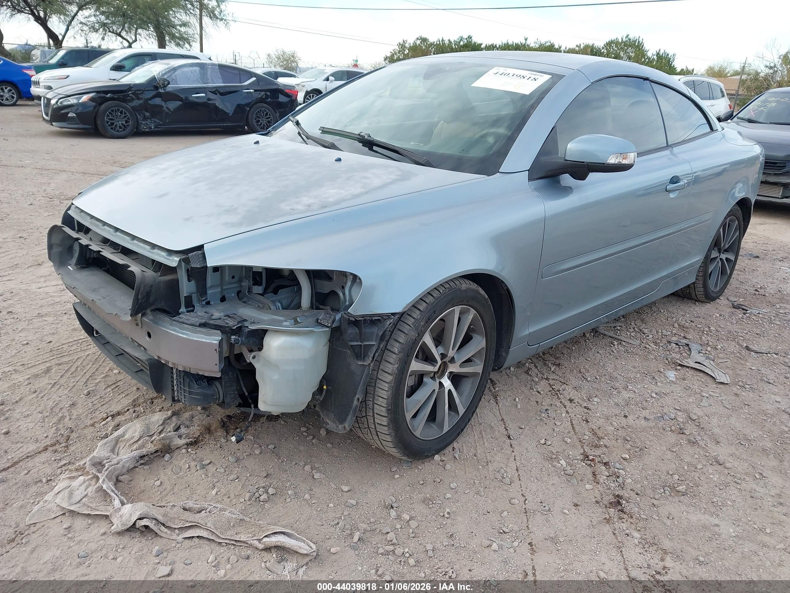VOLVO C70 image 2