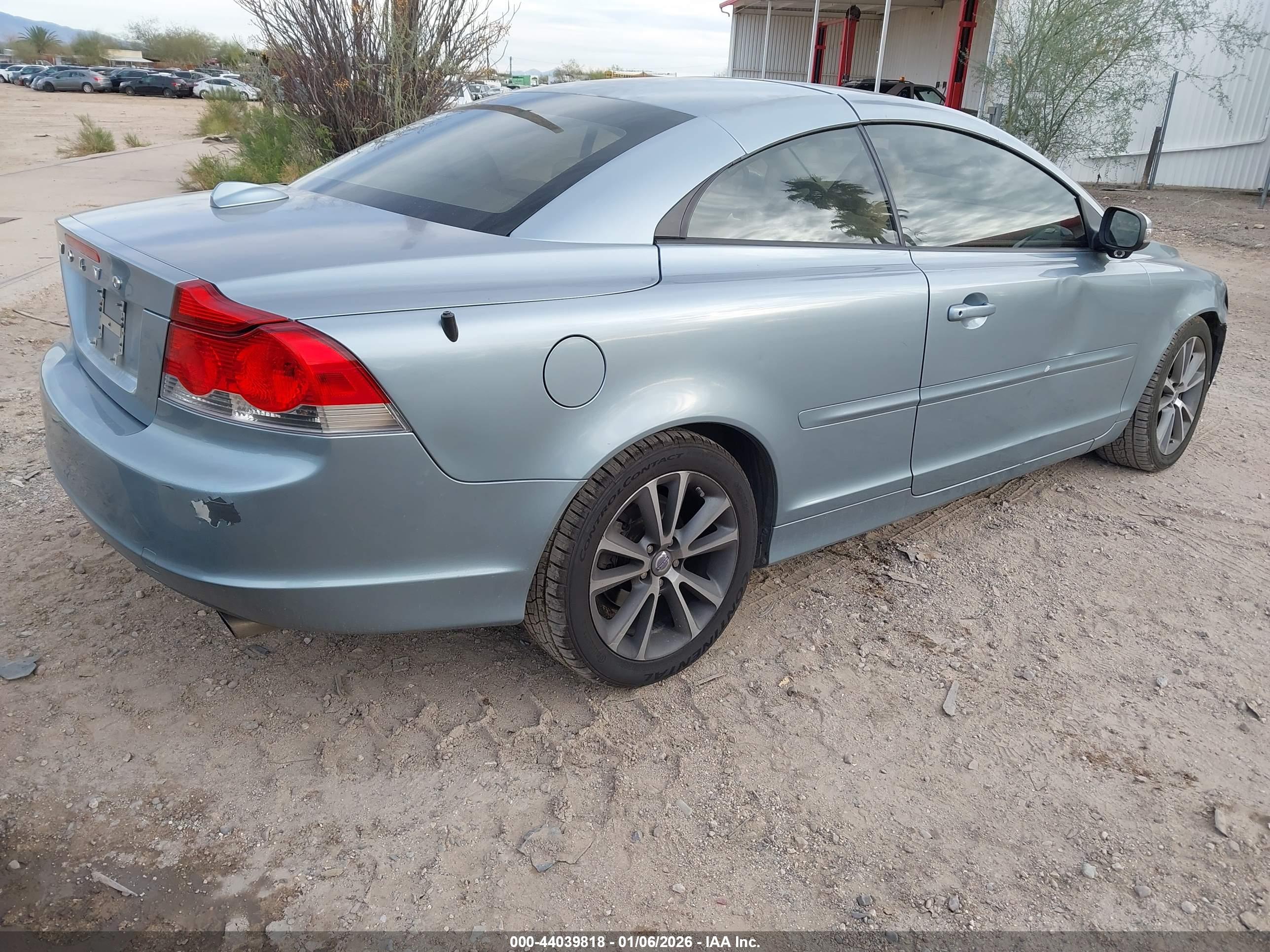 VOLVO C70 image 4