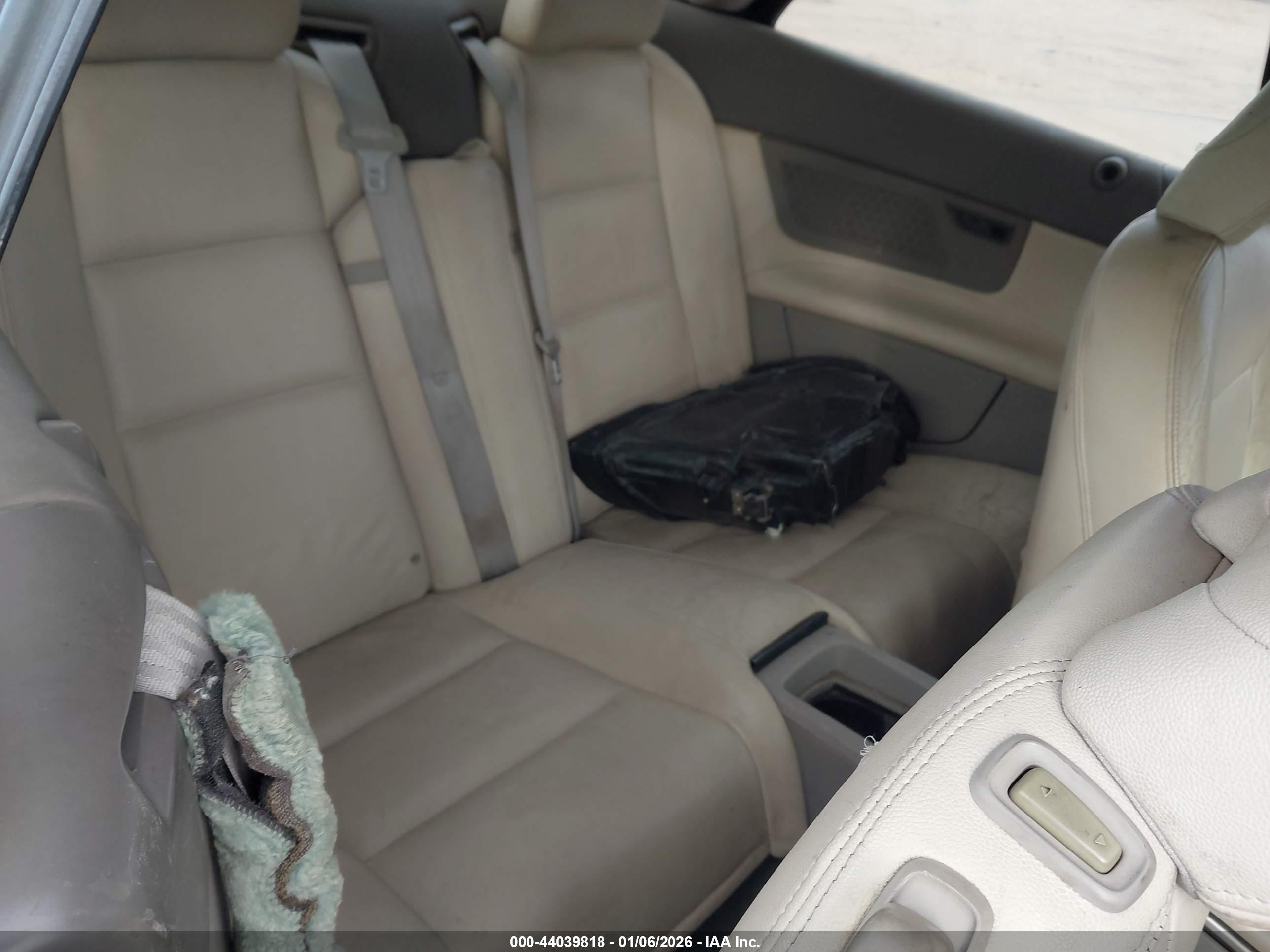 VOLVO C70 image 8