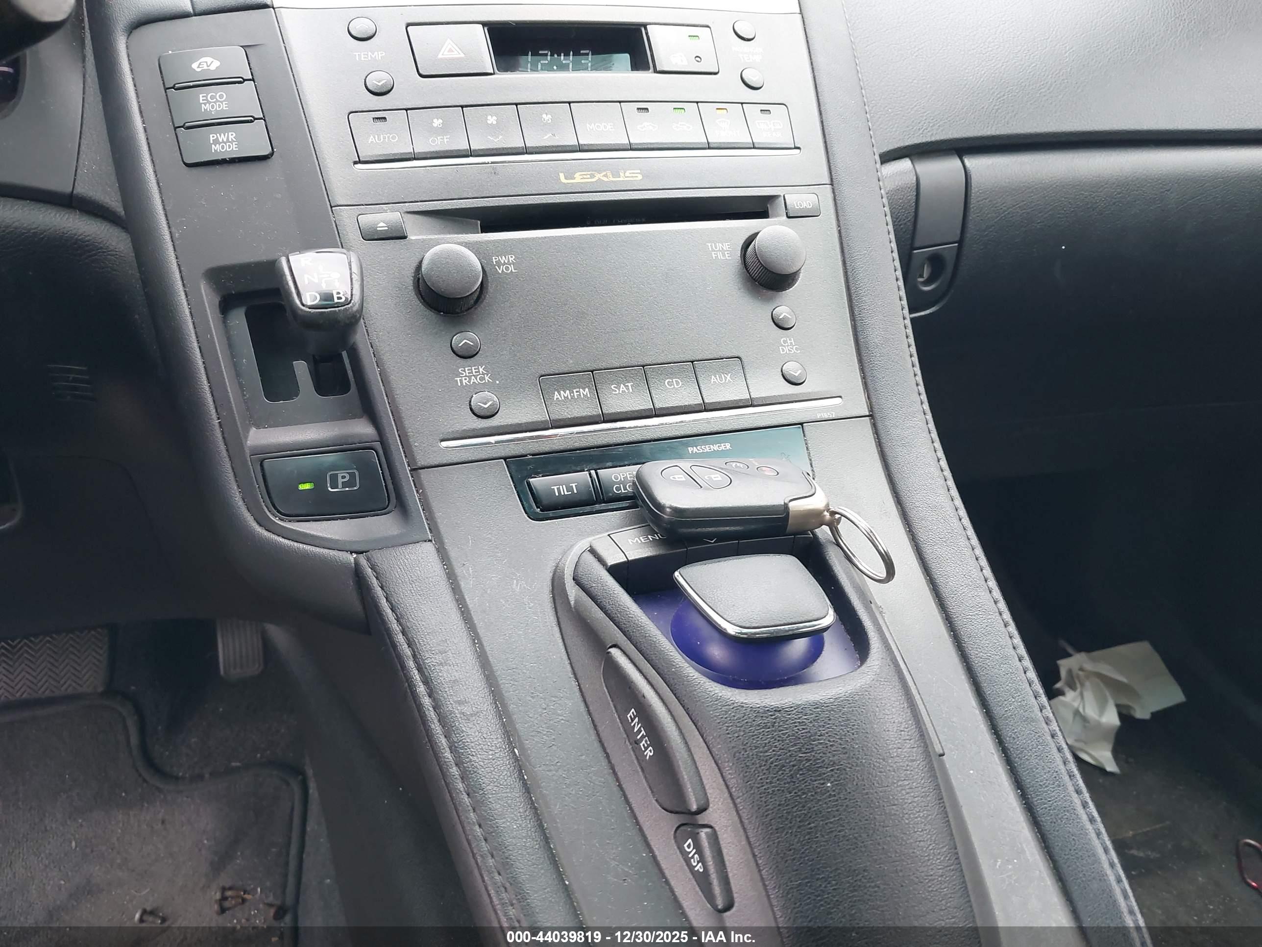 LEXUS HS image 11
