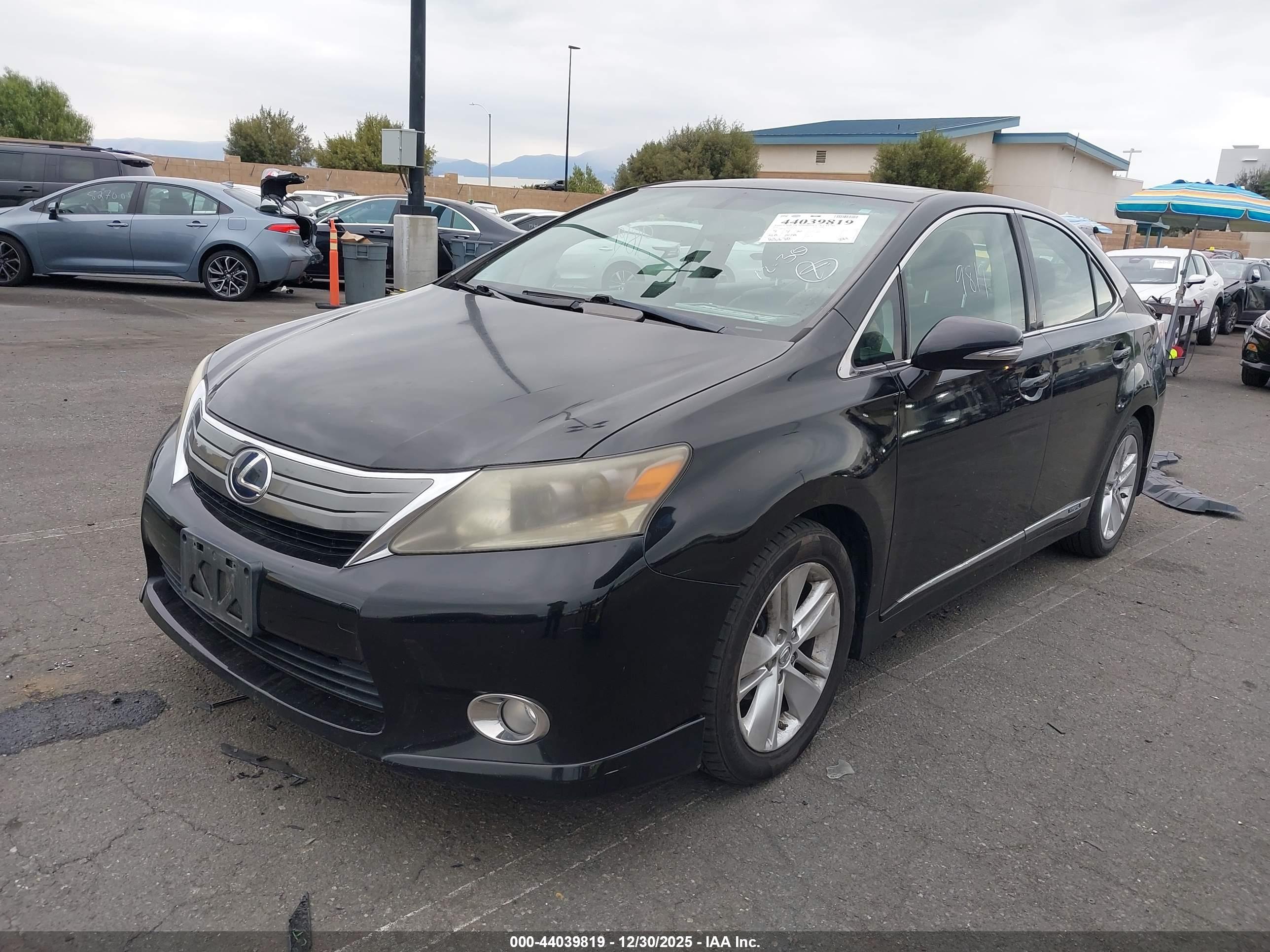 LEXUS HS image 2