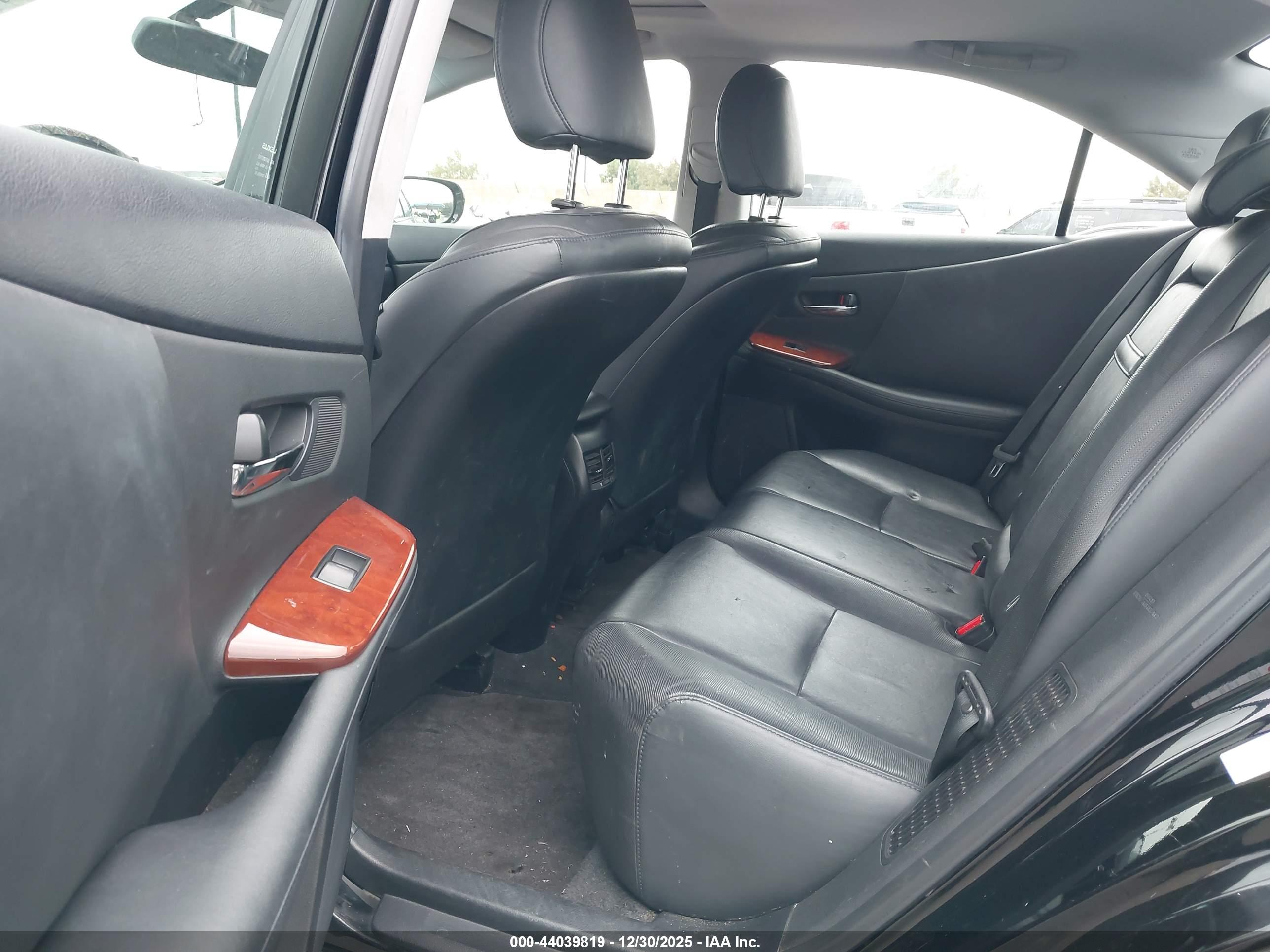 LEXUS HS image 8