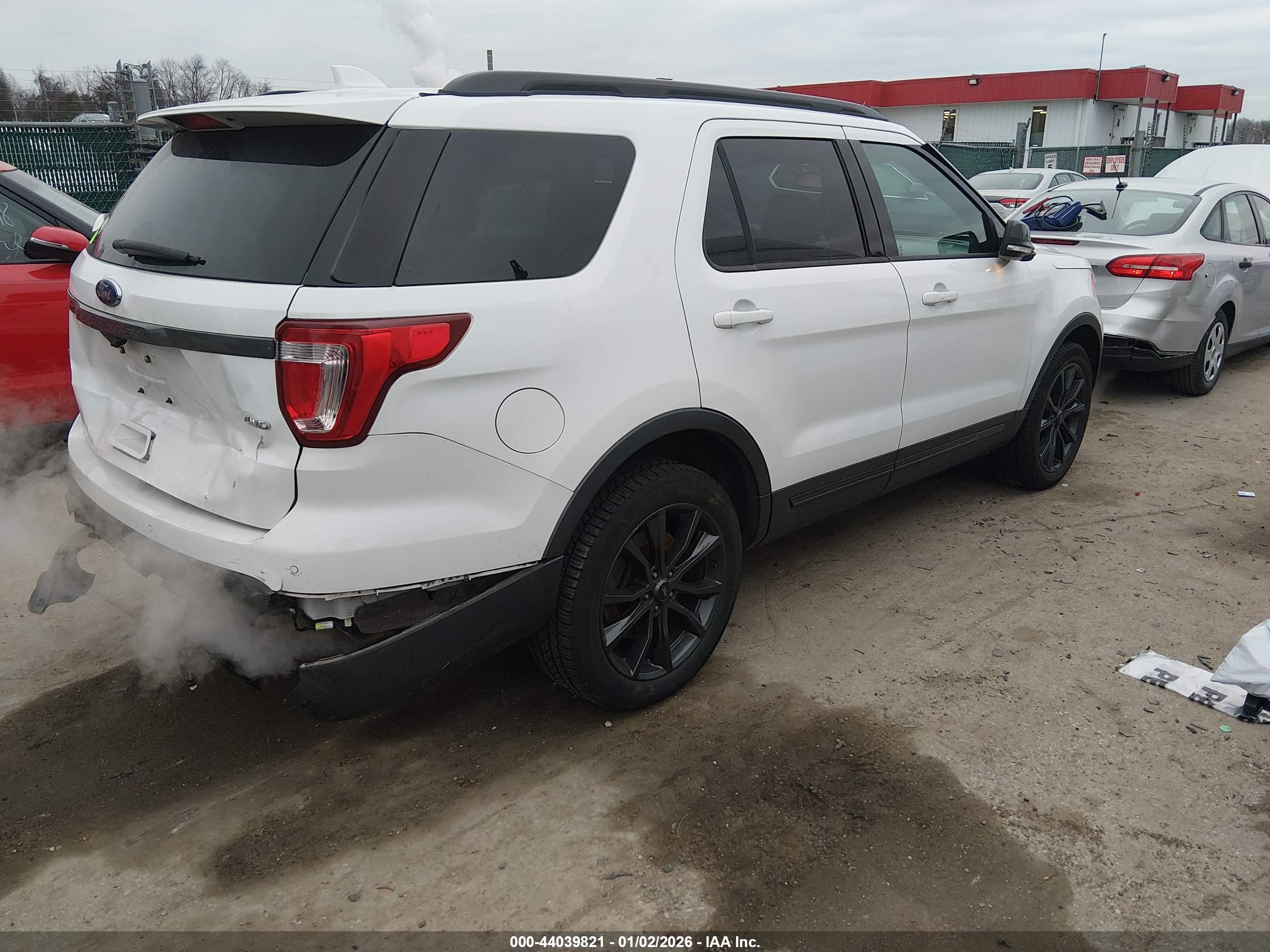 FORD EXPLORER image 4