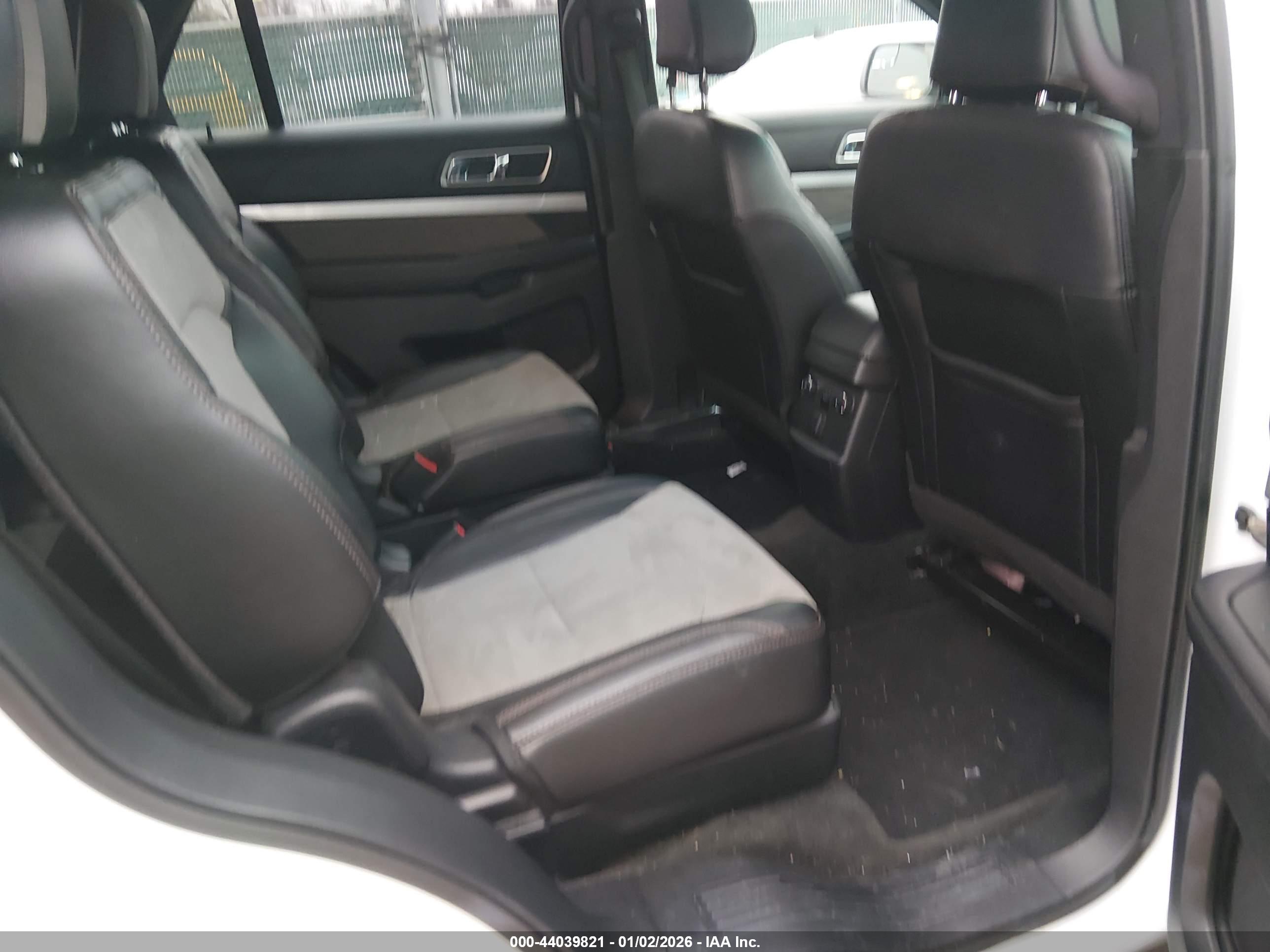 FORD EXPLORER image 8