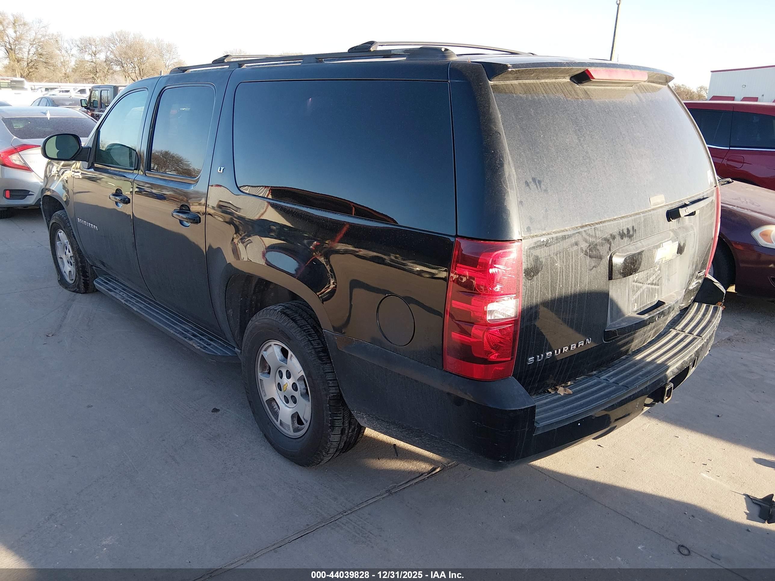 CHEVROLET SUBURBAN image 3