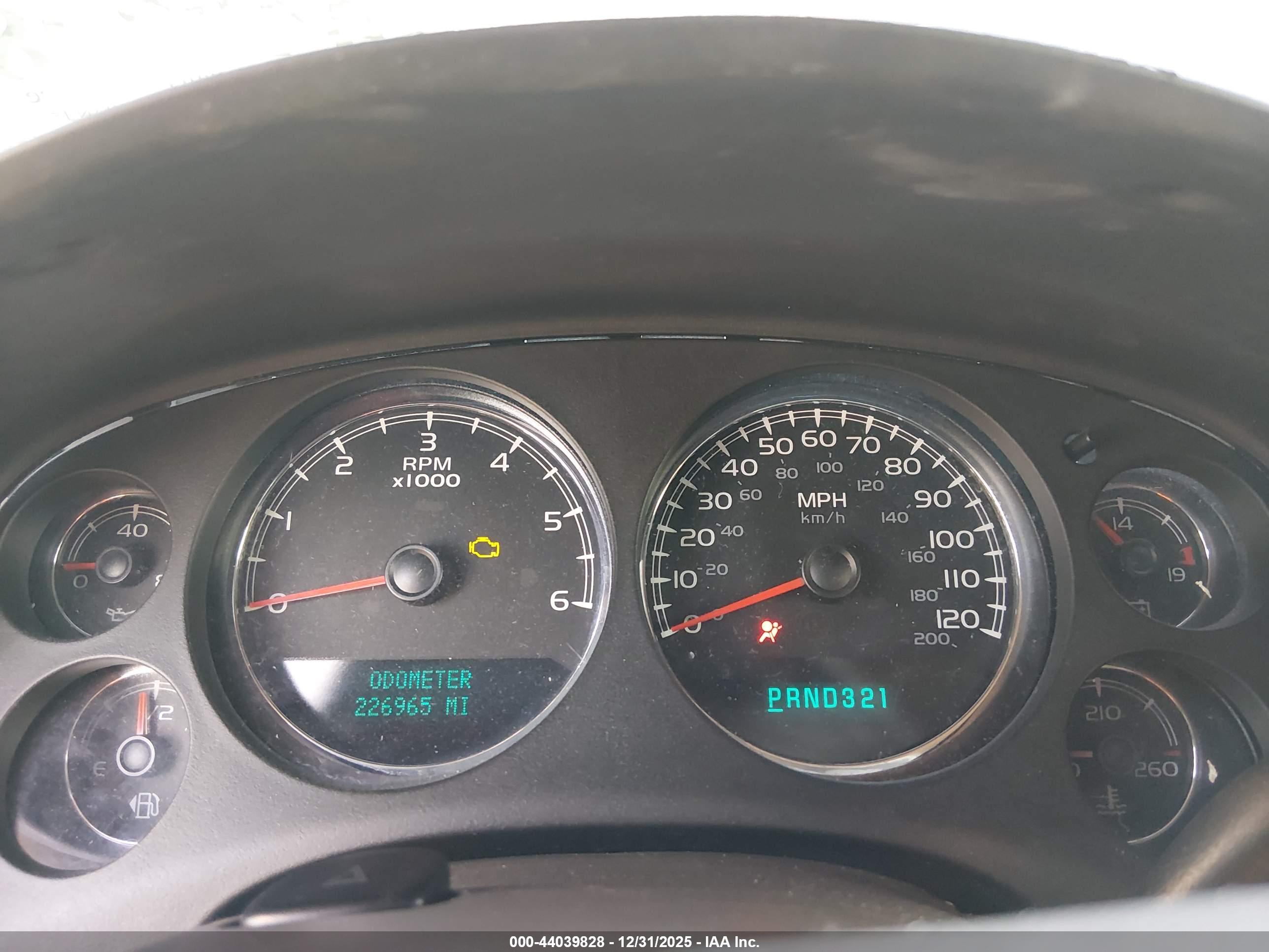 CHEVROLET SUBURBAN image 7