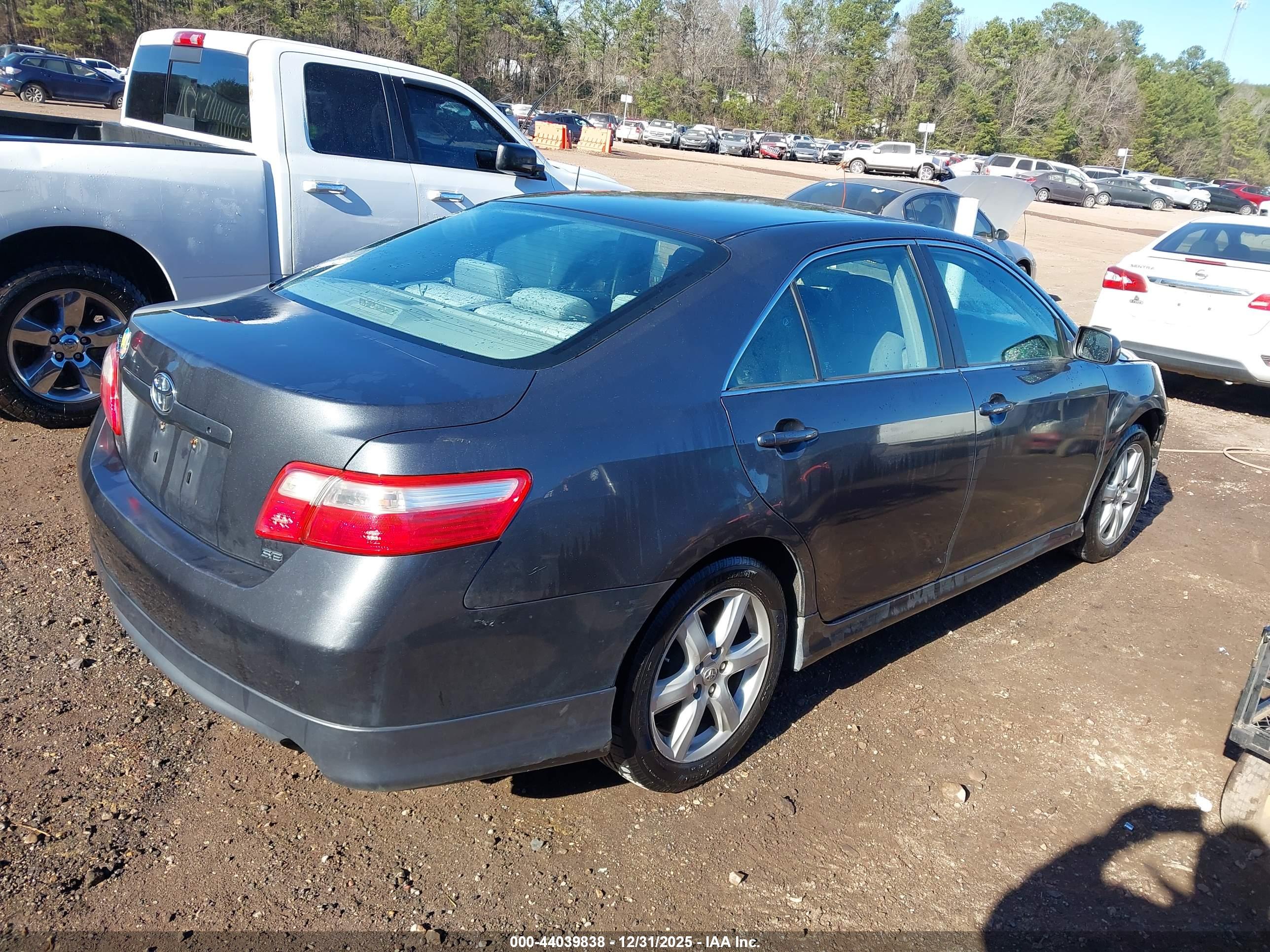 TOYOTA CAMRY image 4