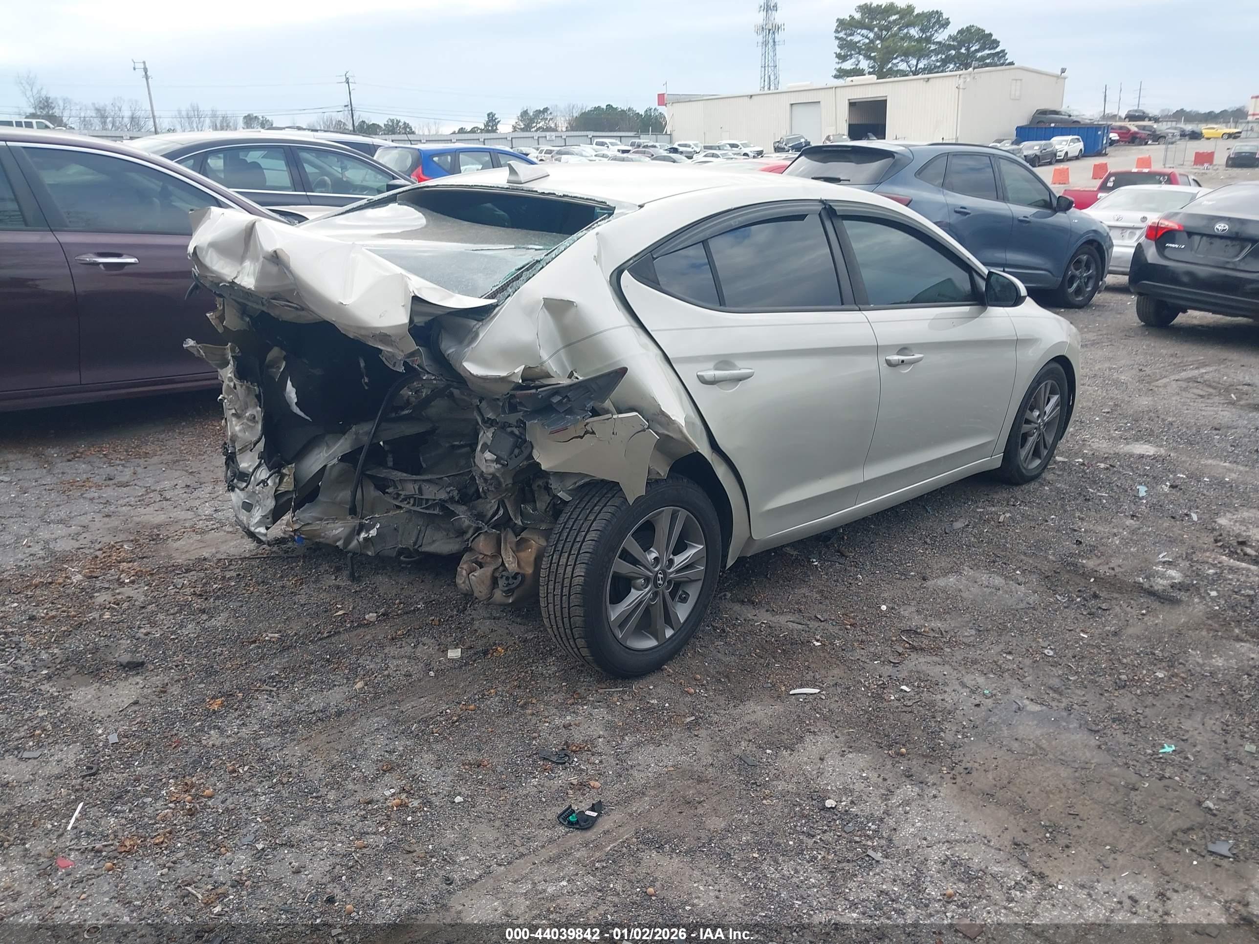 HYUNDAI ELANTRA image 4