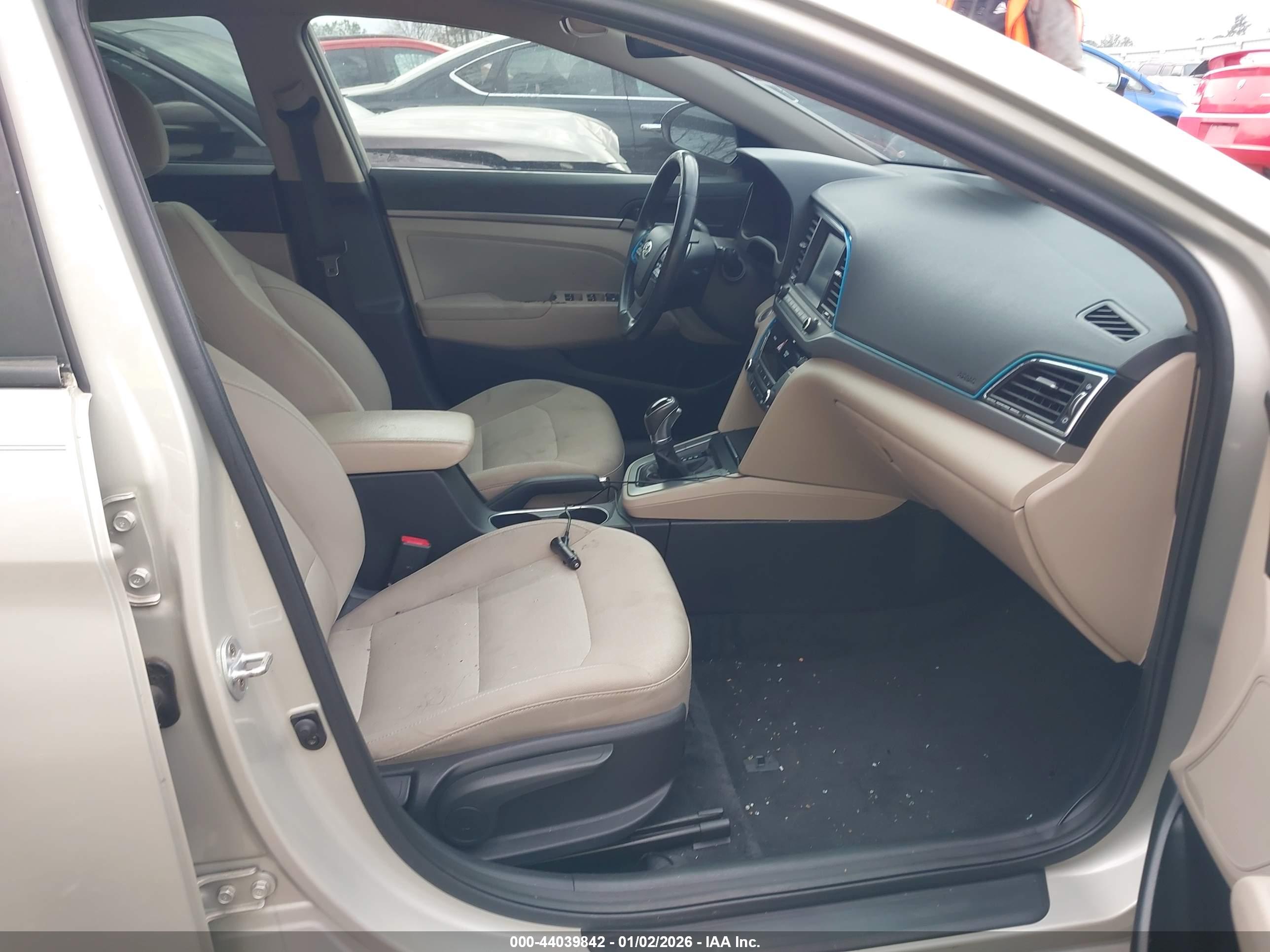 HYUNDAI ELANTRA image 5