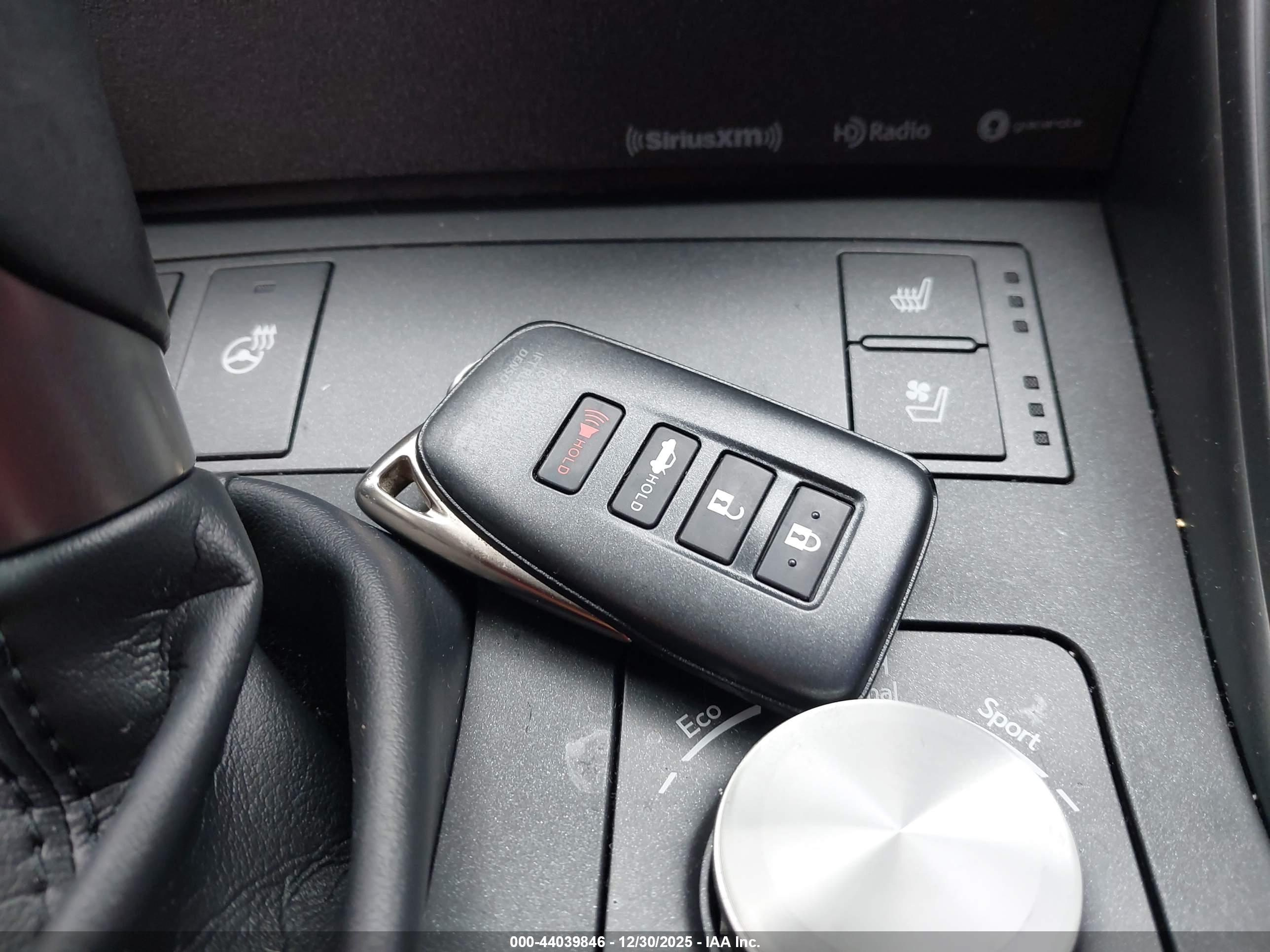 LEXUS IS image 11