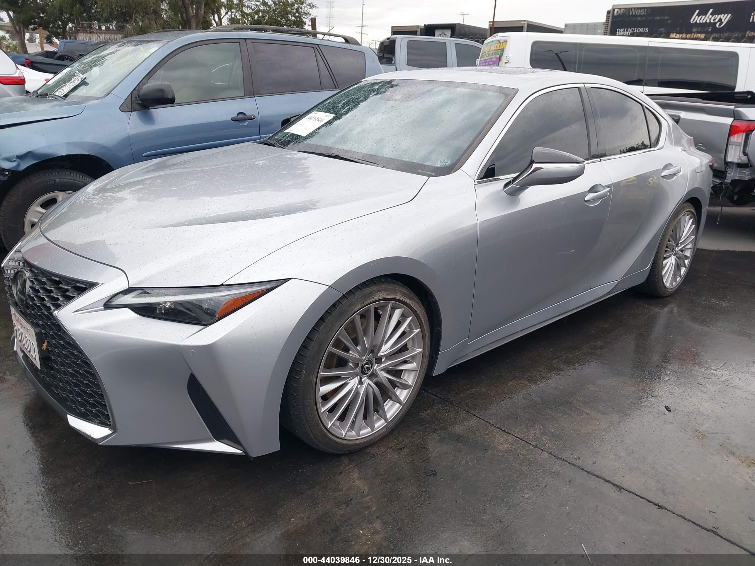 LEXUS IS image 2