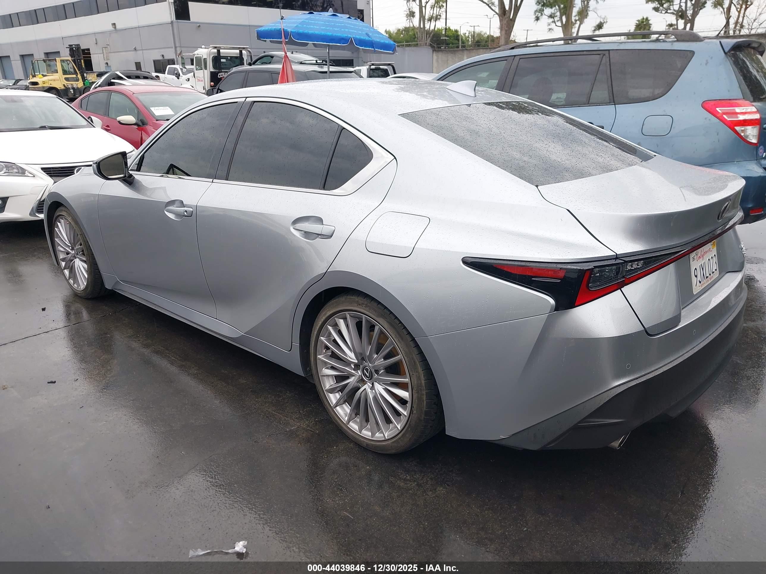 LEXUS IS image 3