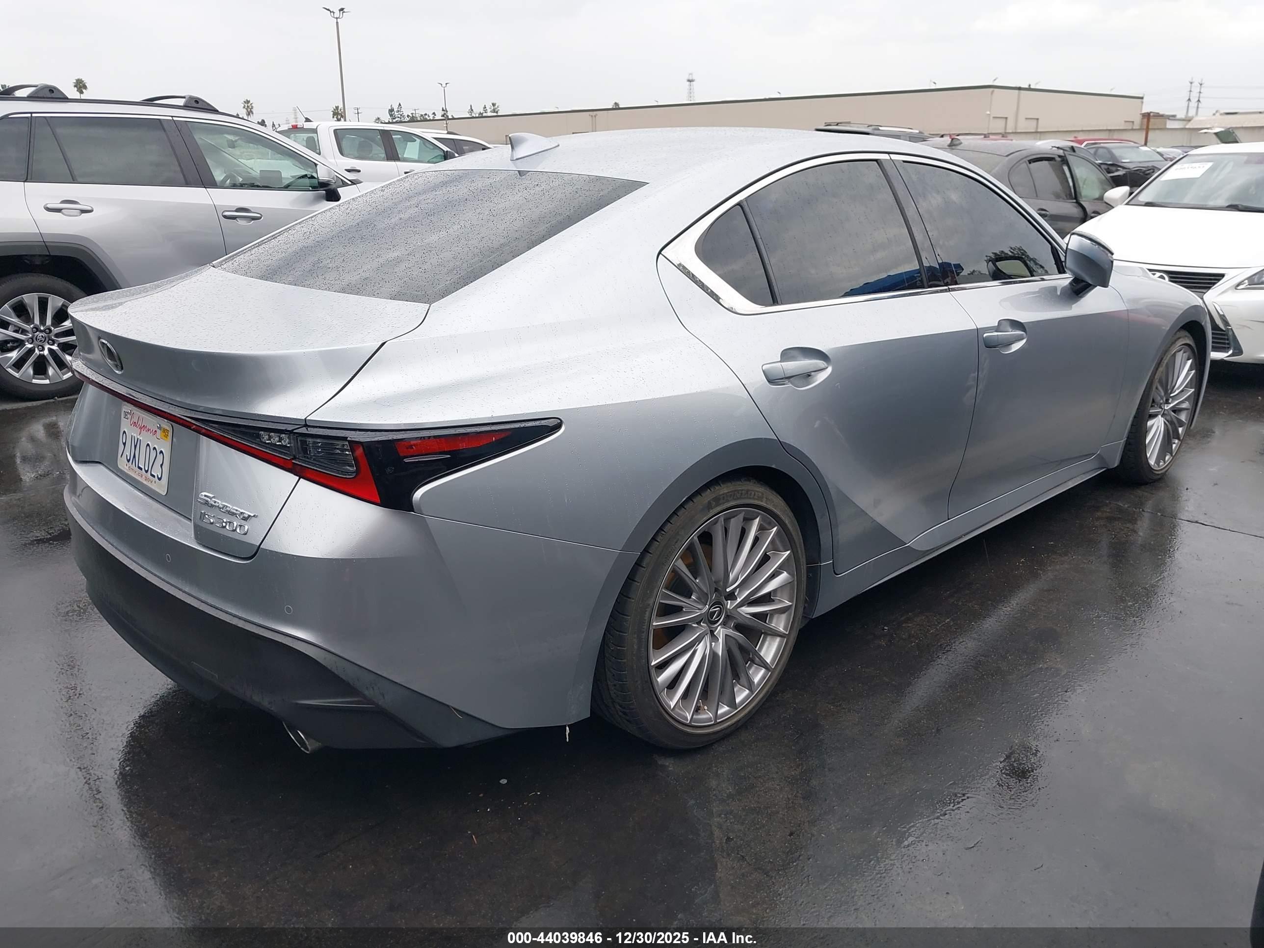 LEXUS IS image 4