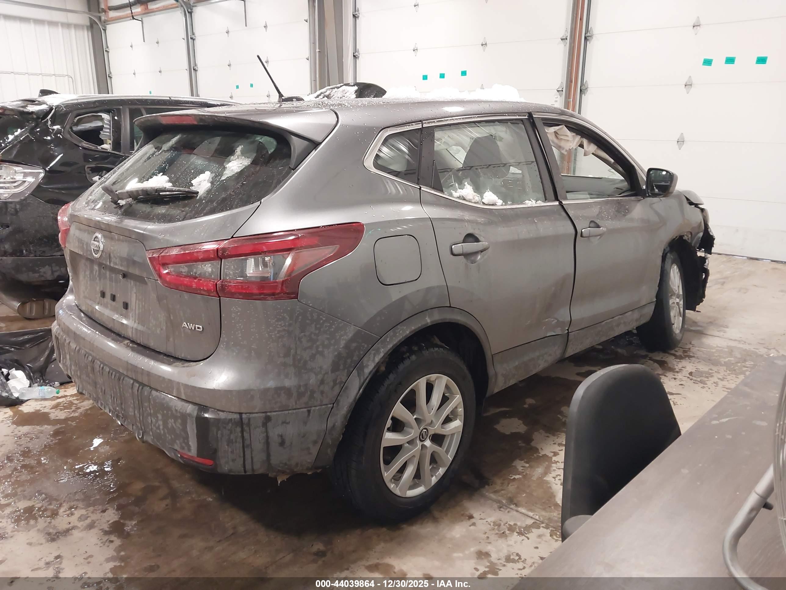 NISSAN ROGUE image 4
