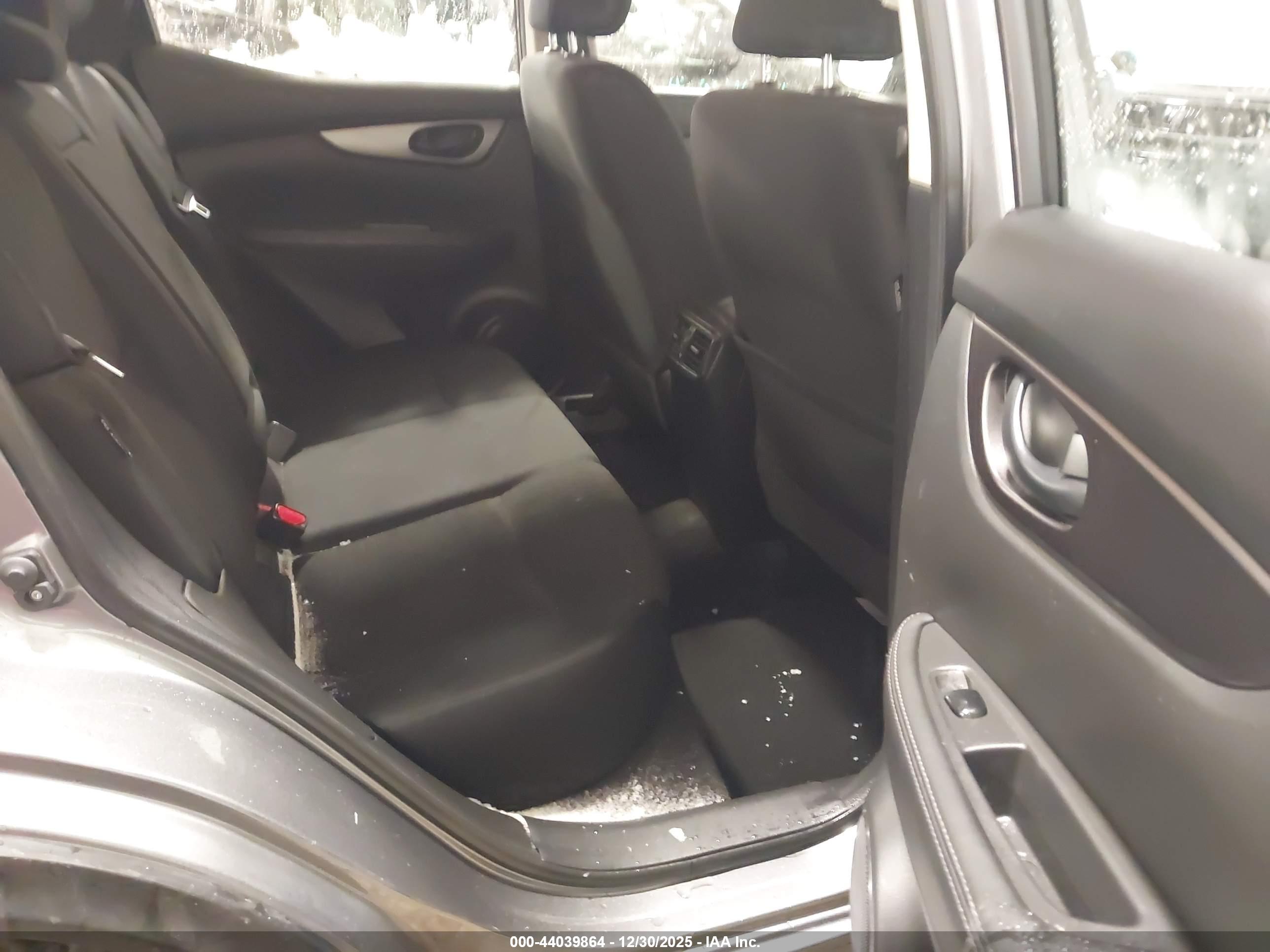 NISSAN ROGUE image 8