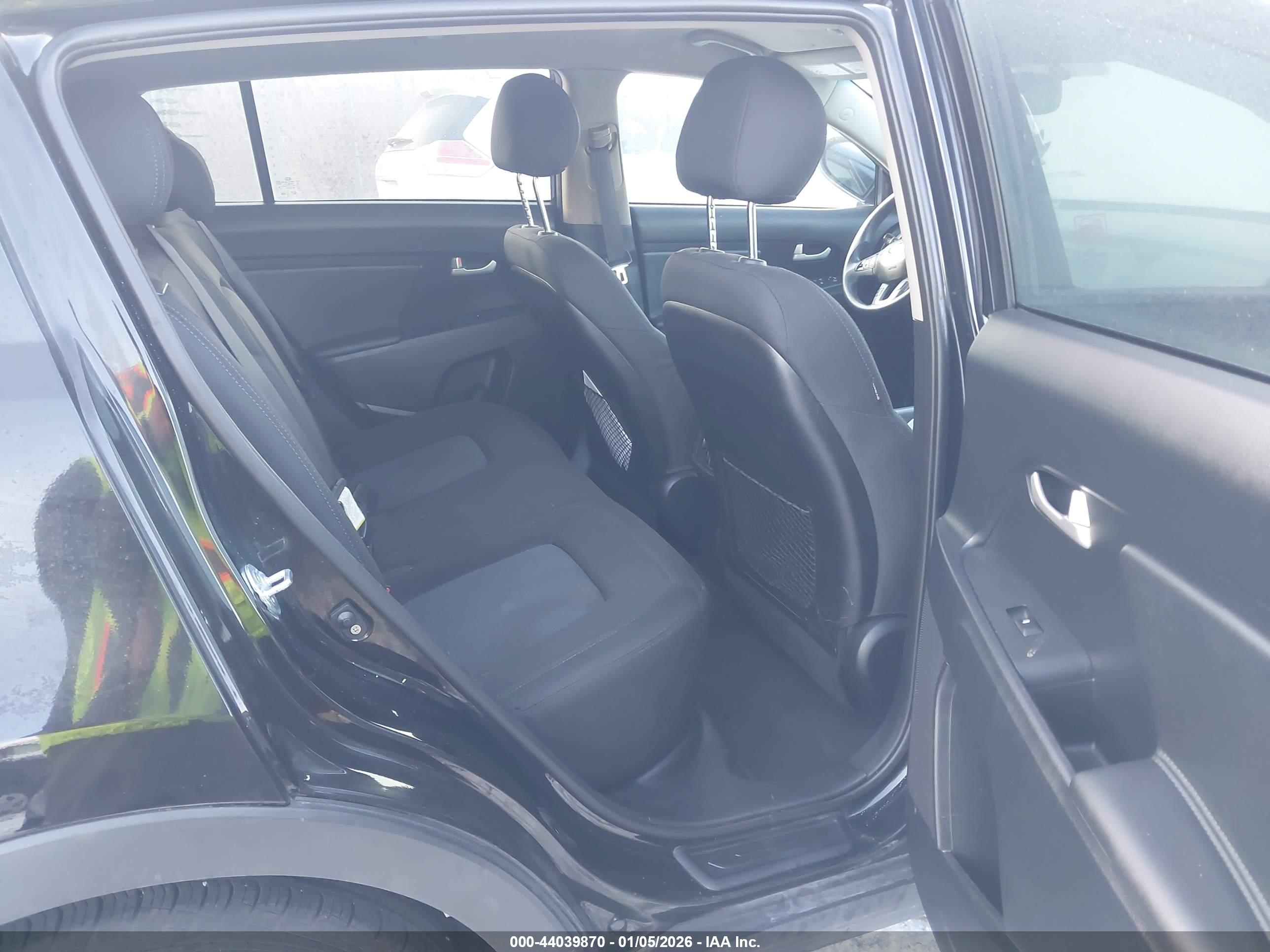 KIA SPORTAGE image 8