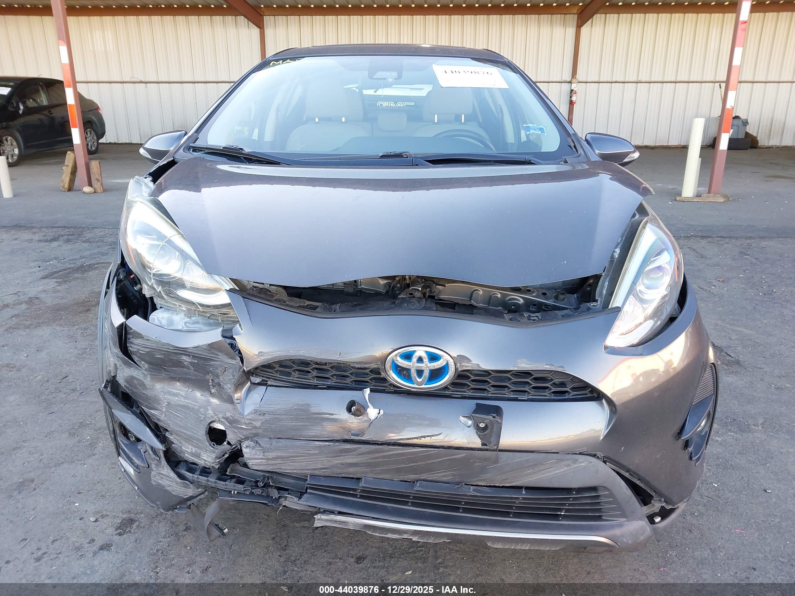 TOYOTA PRIUS image 6
