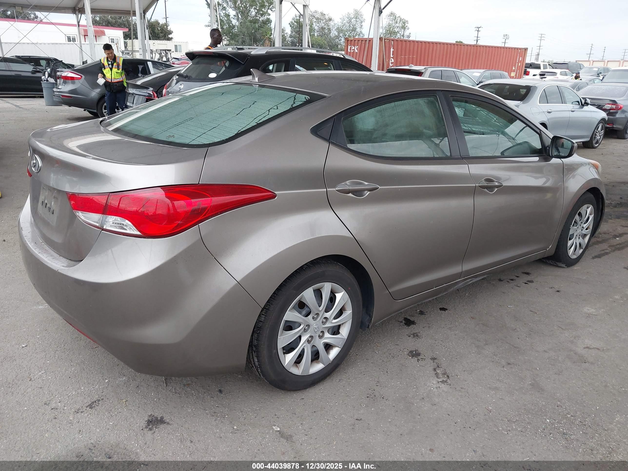 HYUNDAI ELANTRA image 4