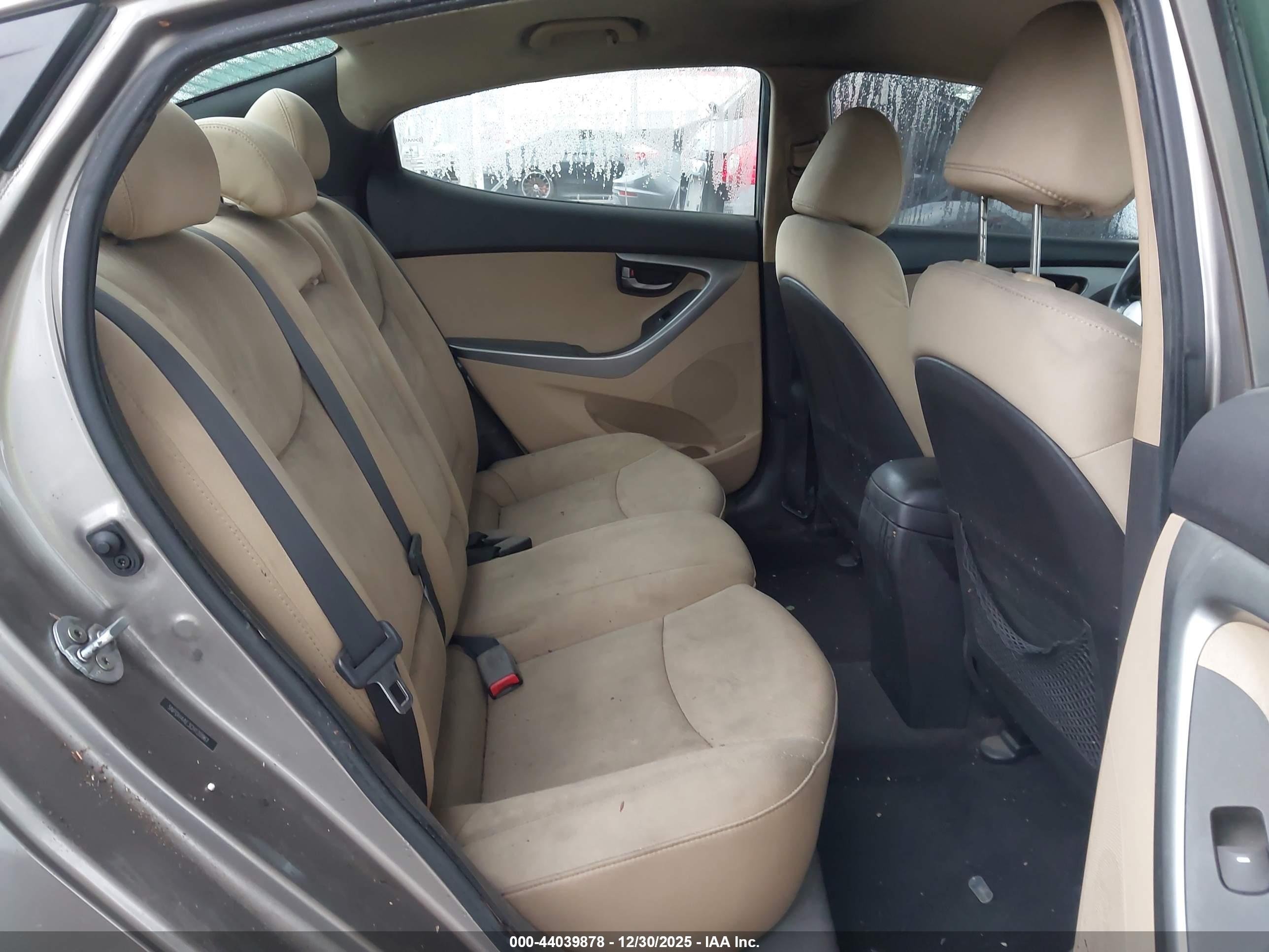 HYUNDAI ELANTRA image 8