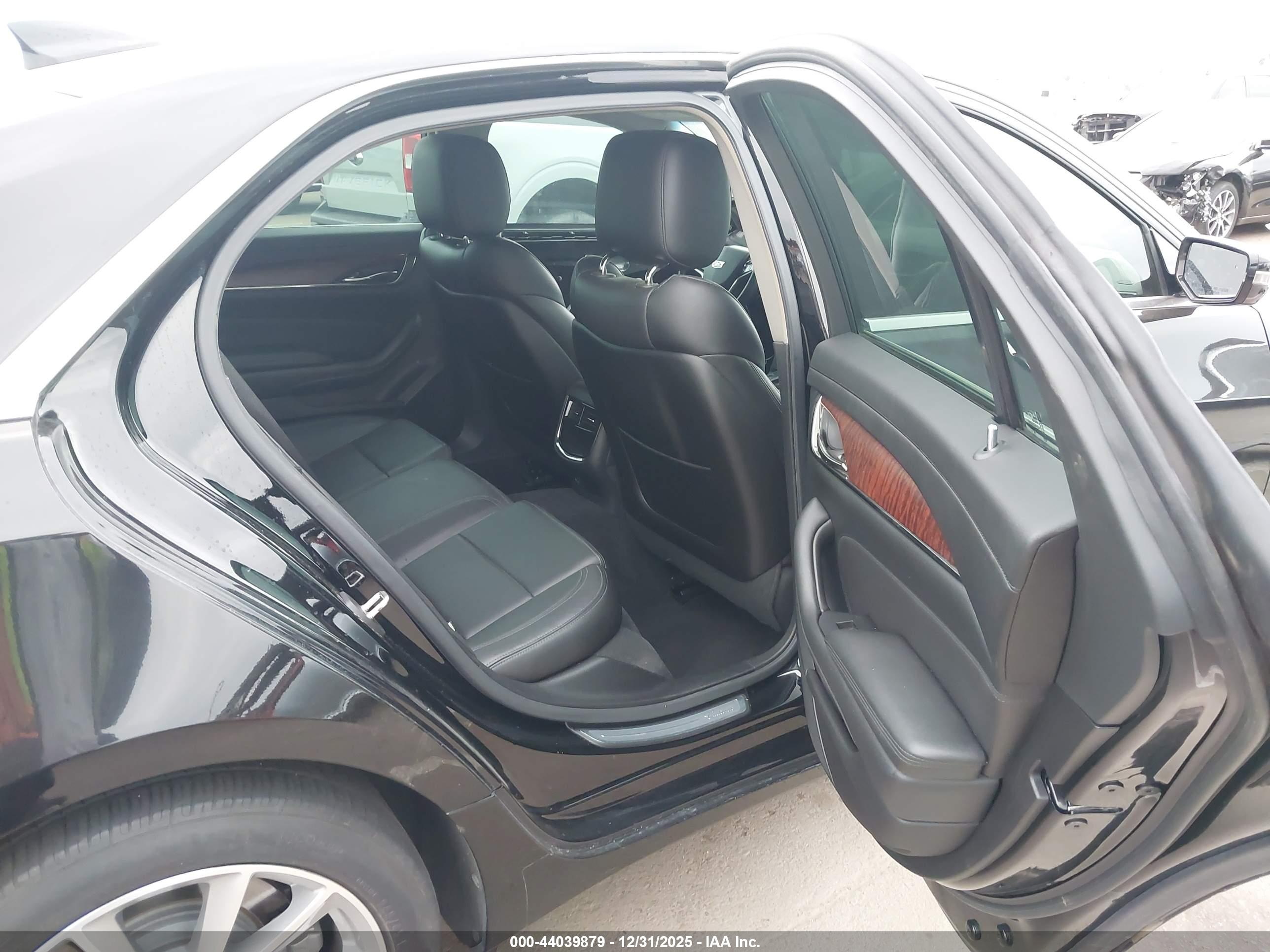 CADILLAC CTS image 8