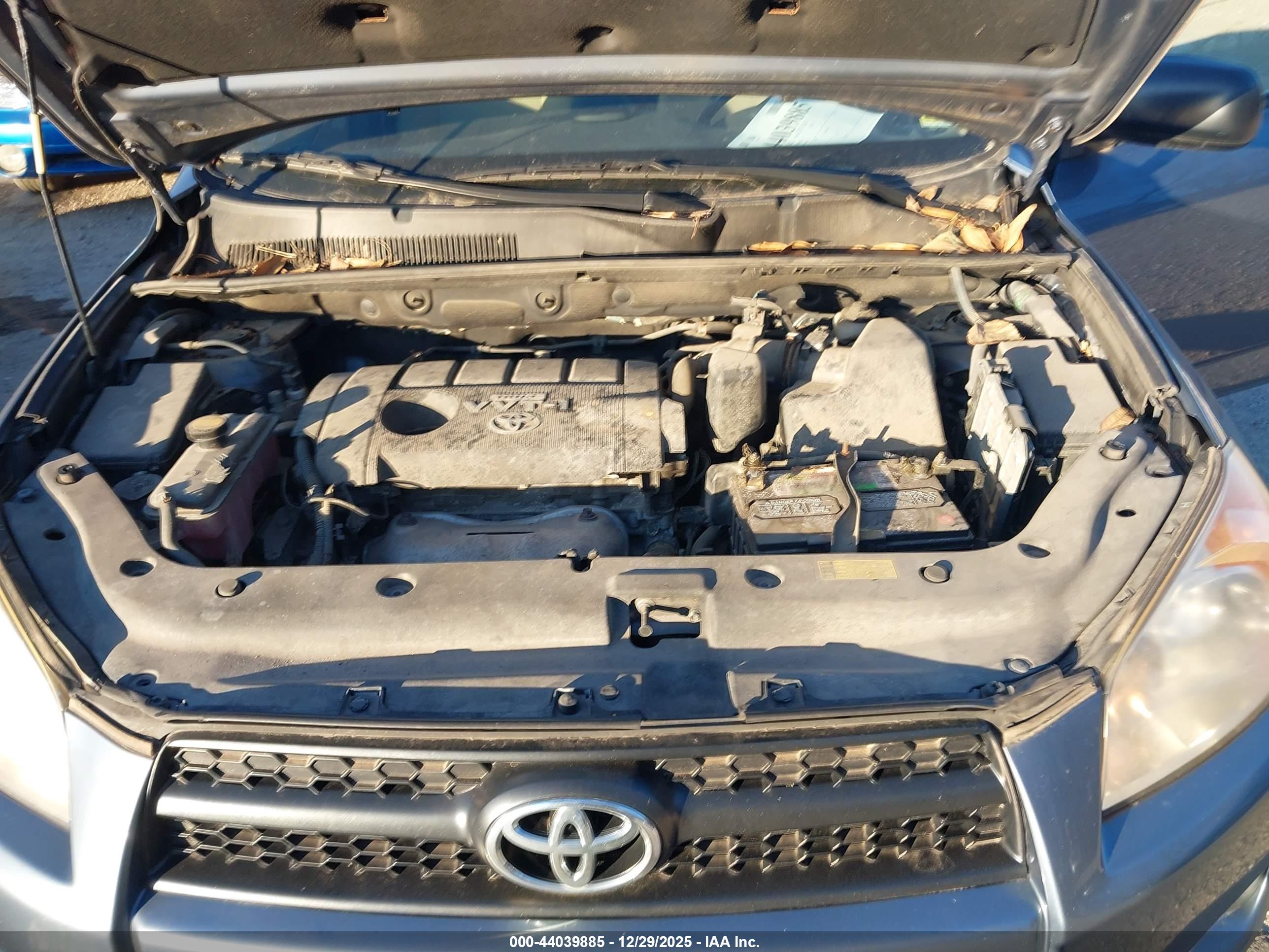 TOYOTA RAV4 image 10