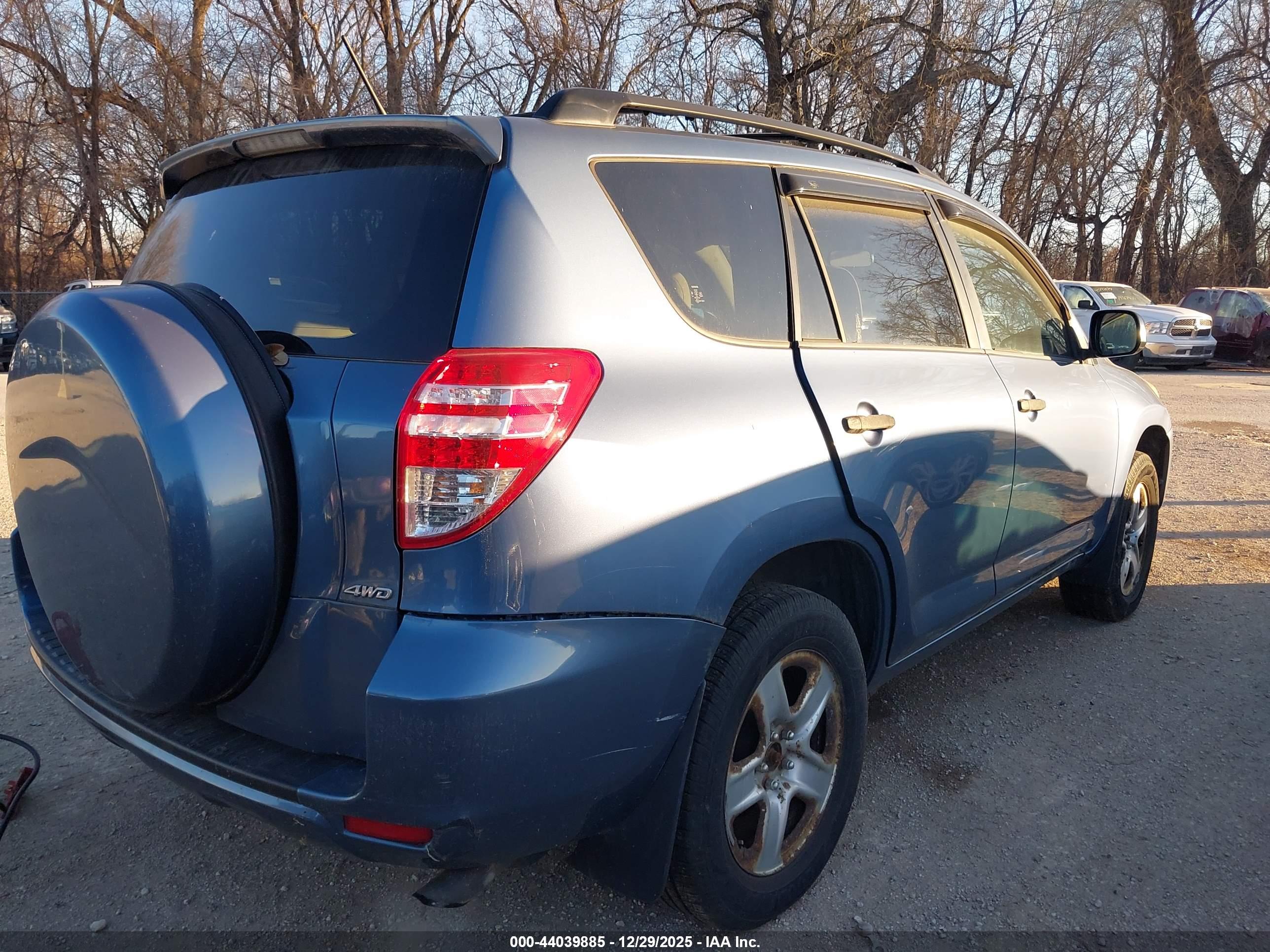 TOYOTA RAV4 image 4