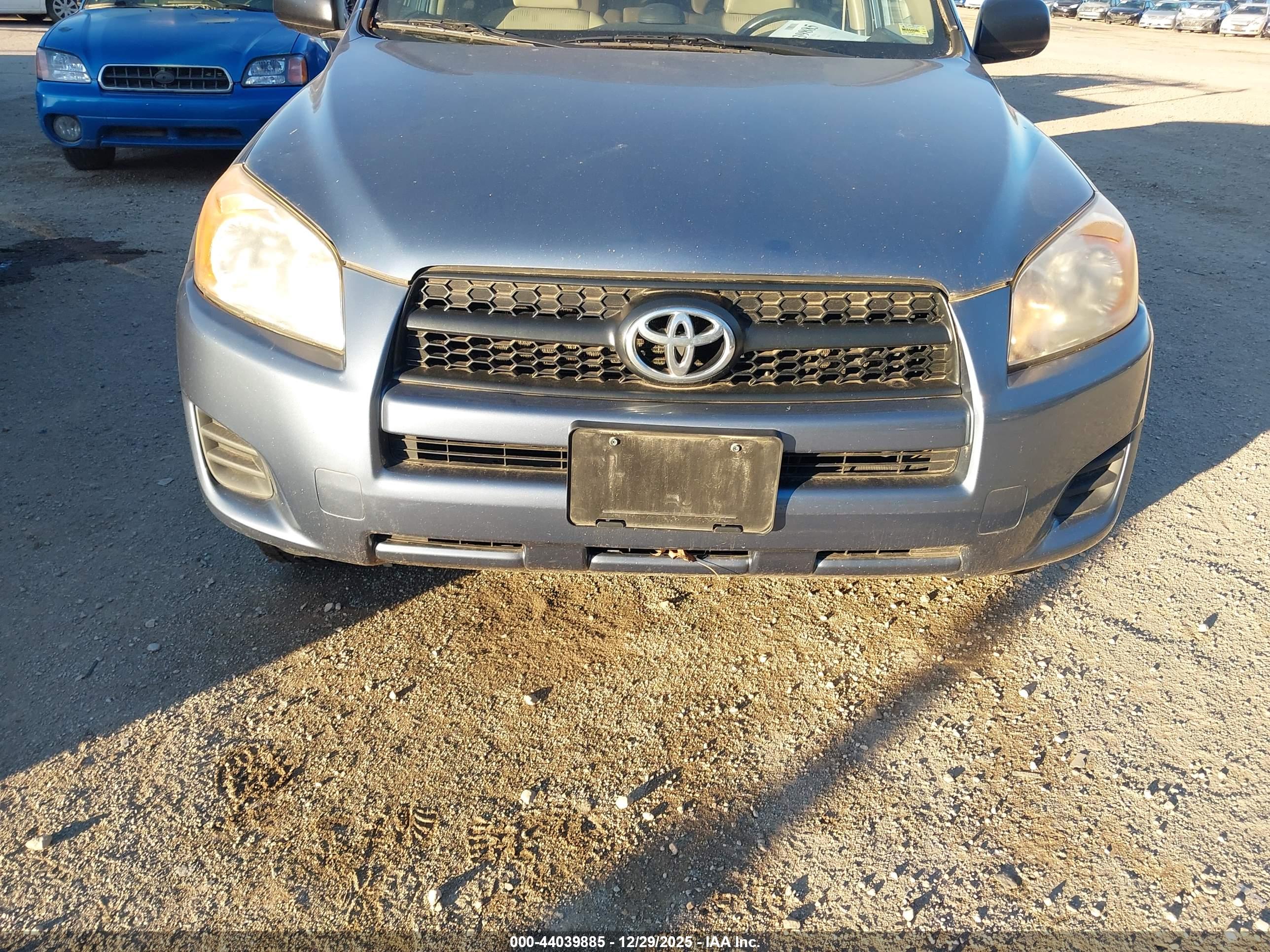 TOYOTA RAV4 image 6