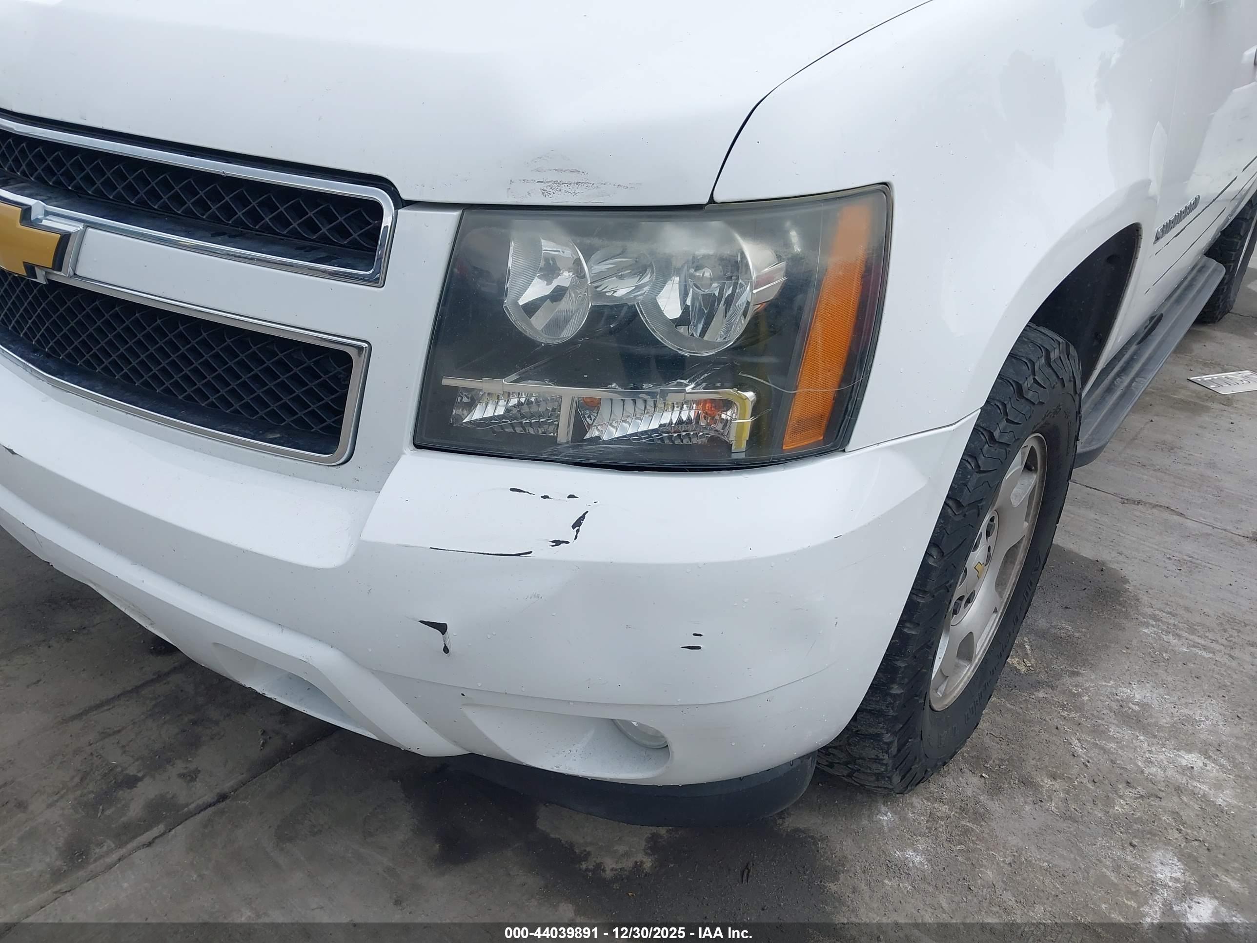 CHEVROLET SUBURBAN image 6
